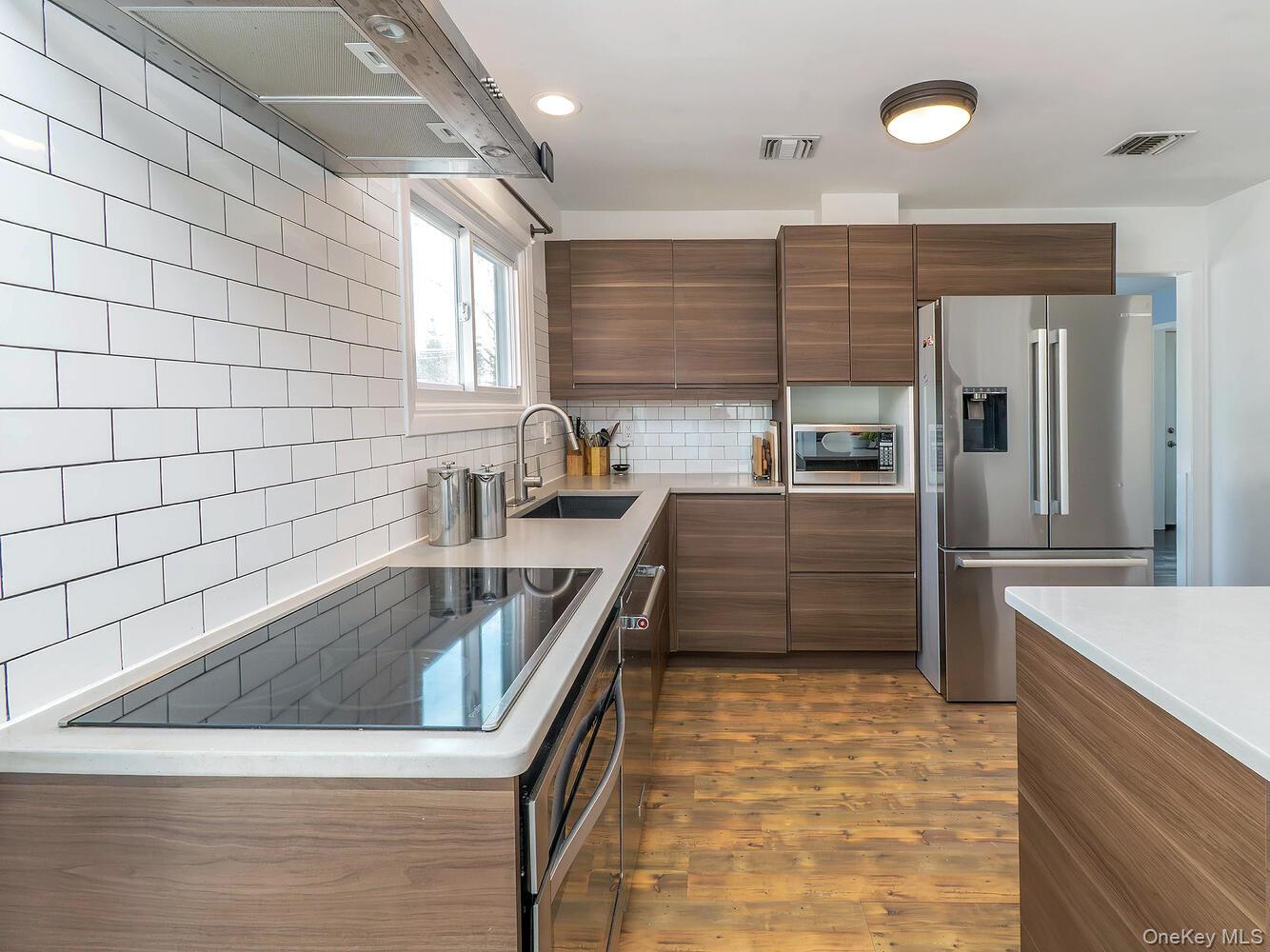 #10 photo, 127 Cow Neck Road, Port Washington , NY 11050