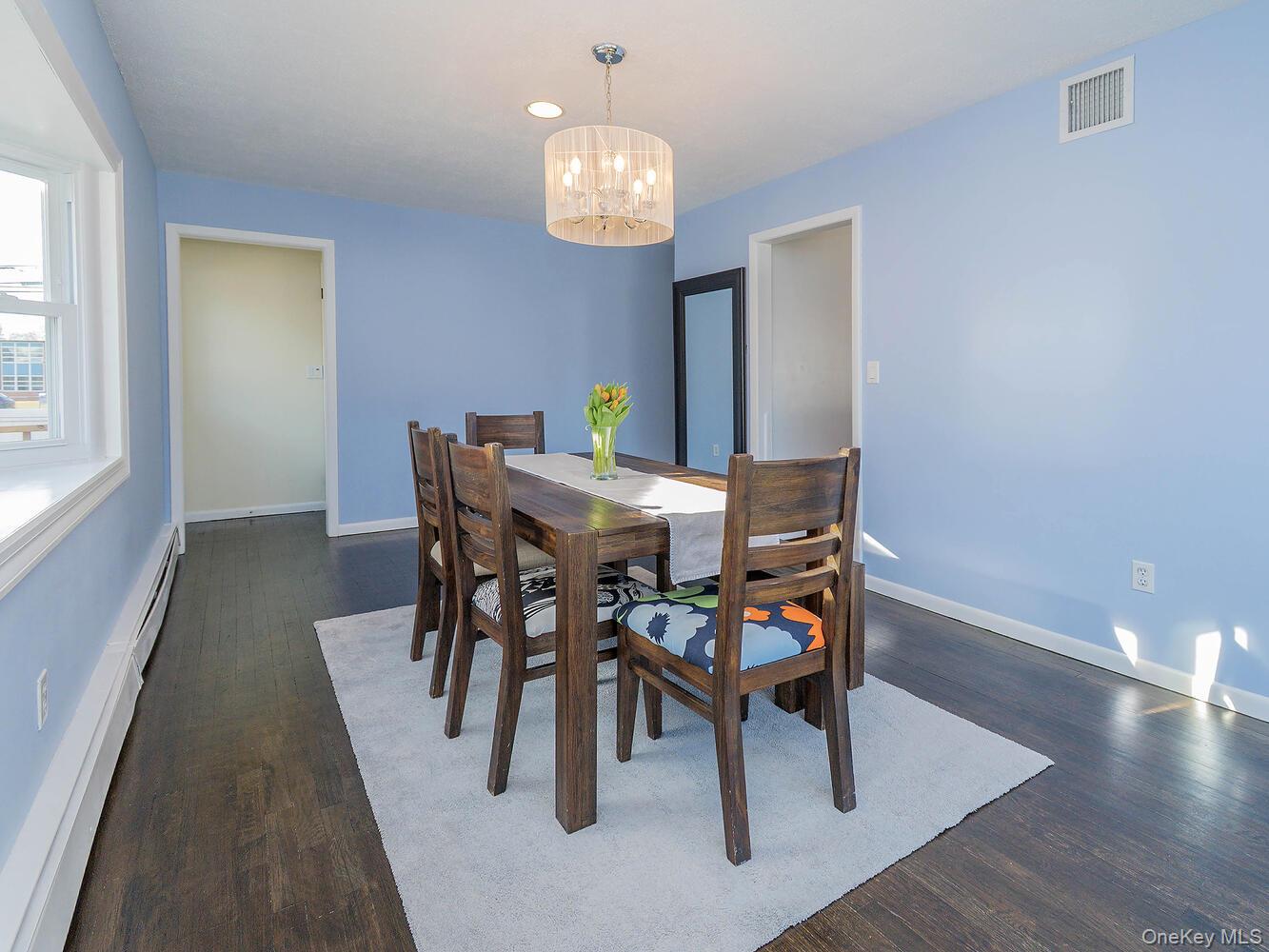 #14 photo, 127 Cow Neck Road, Port Washington , NY 11050