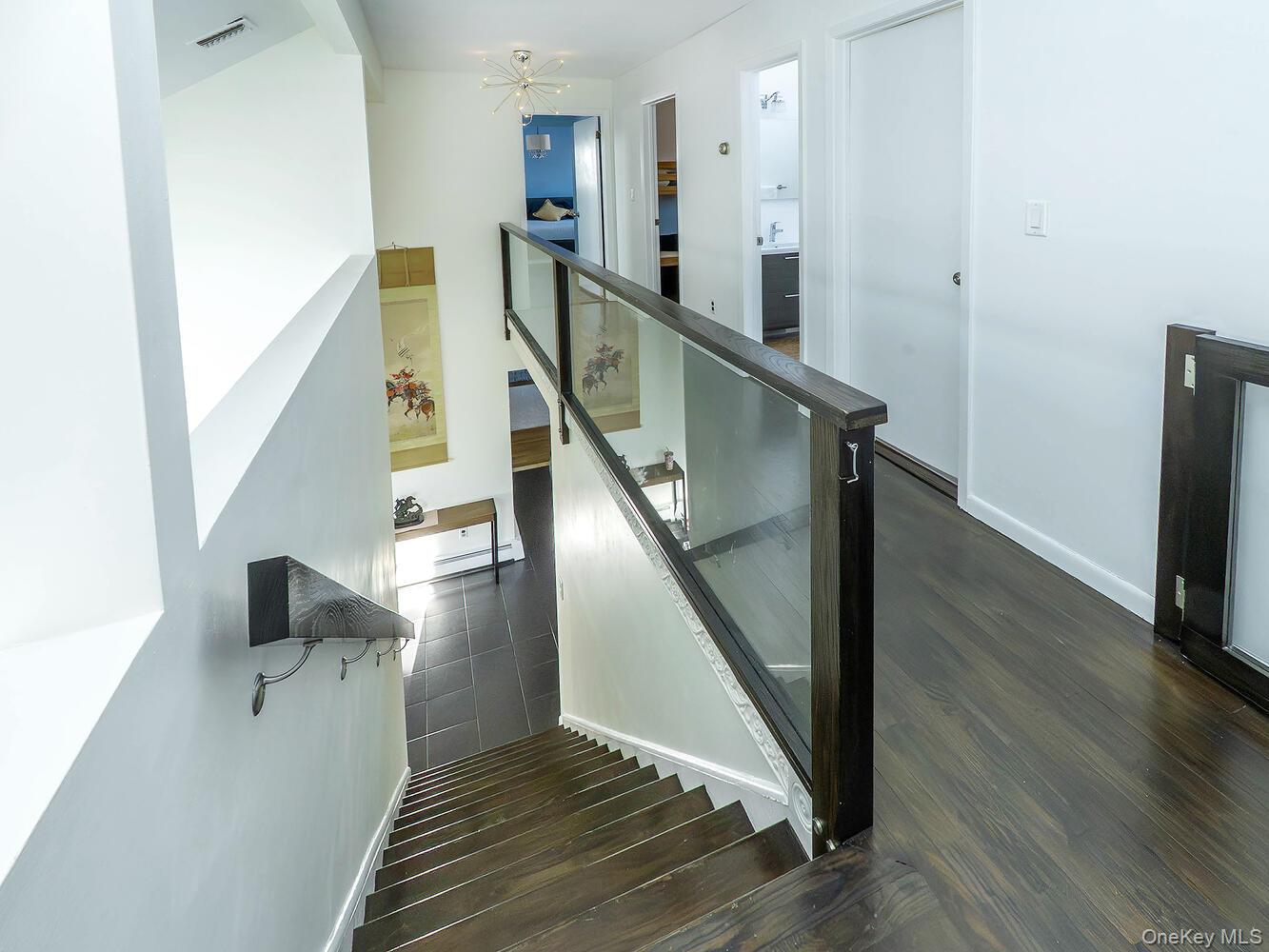 #15 photo, 127 Cow Neck Road, Port Washington , NY 11050