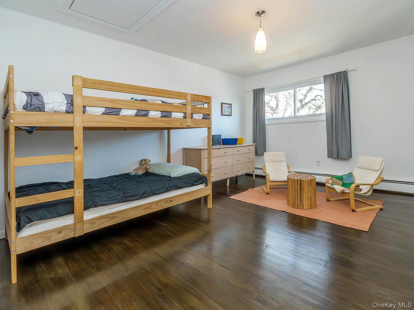 #19 photo, 127 Cow Neck Road, Port Washington , NY 11050