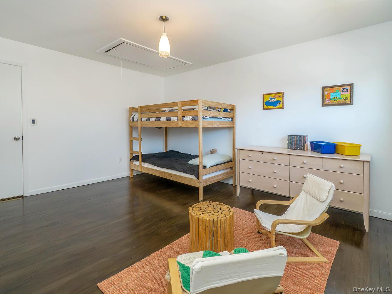 #20 photo, 127 Cow Neck Road, Port Washington , NY 11050