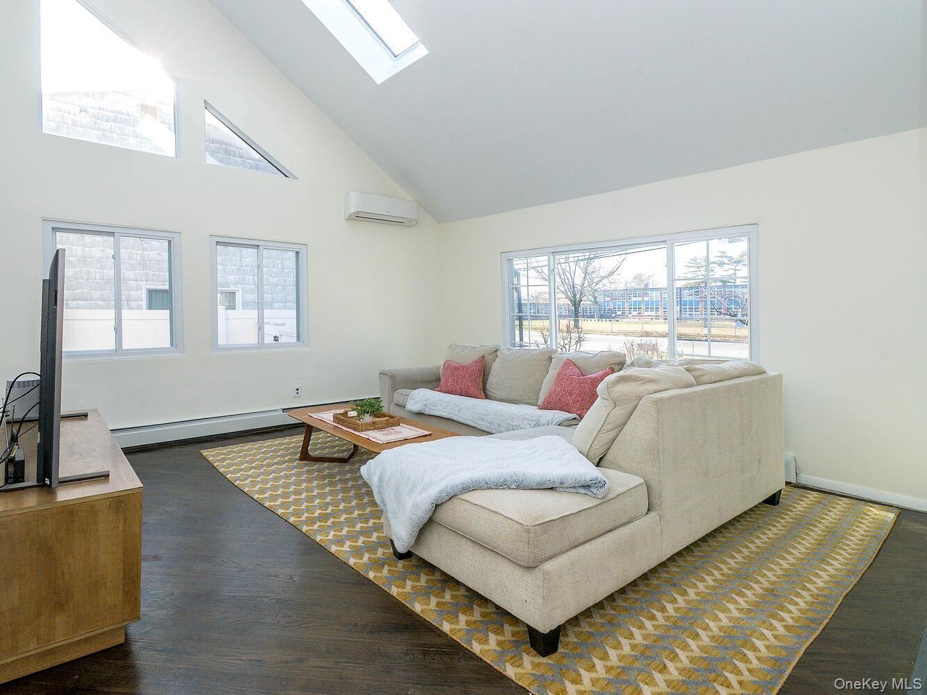 #5 photo, 127 Cow Neck Road, Port Washington , NY 11050