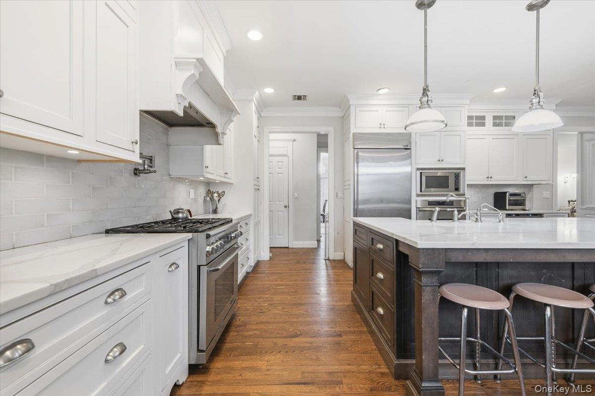 #8 photo, 21 Astor Avenue, Saint James , NY 11780