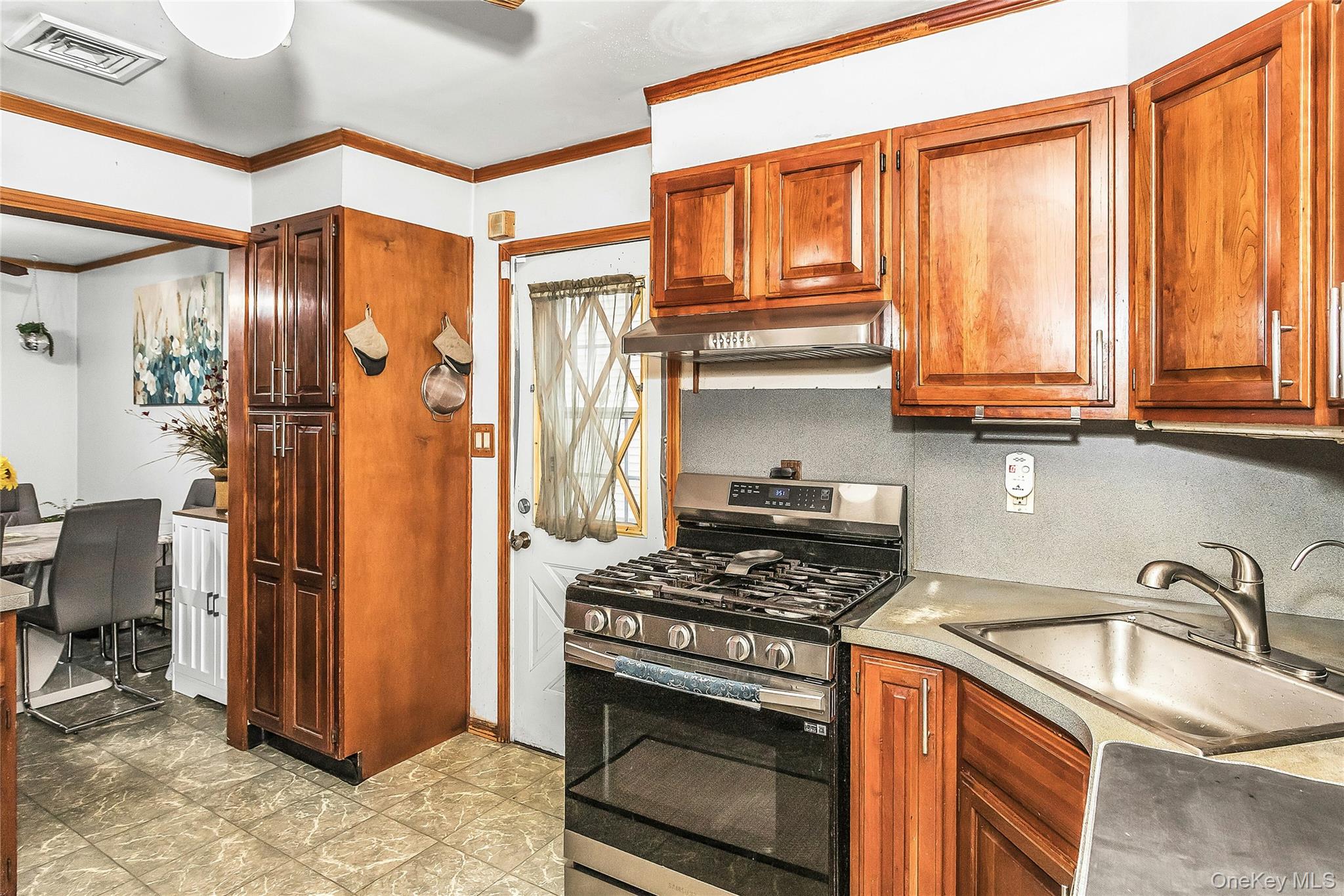 #8 photo, 5 Malone Street, Hicksville , NY 11801