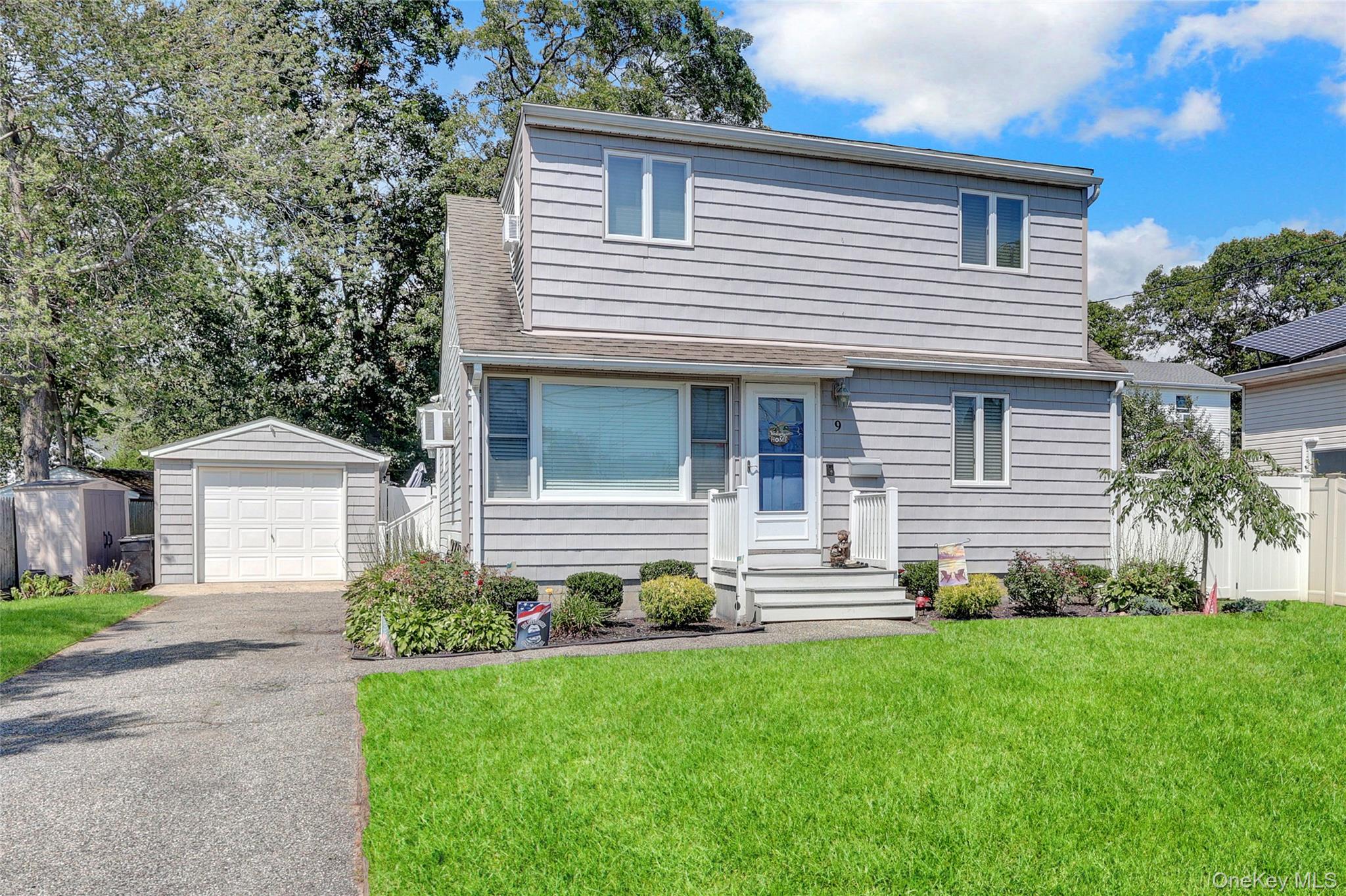 #1 photo, 9 3rd Street, West Islip , NY 11795