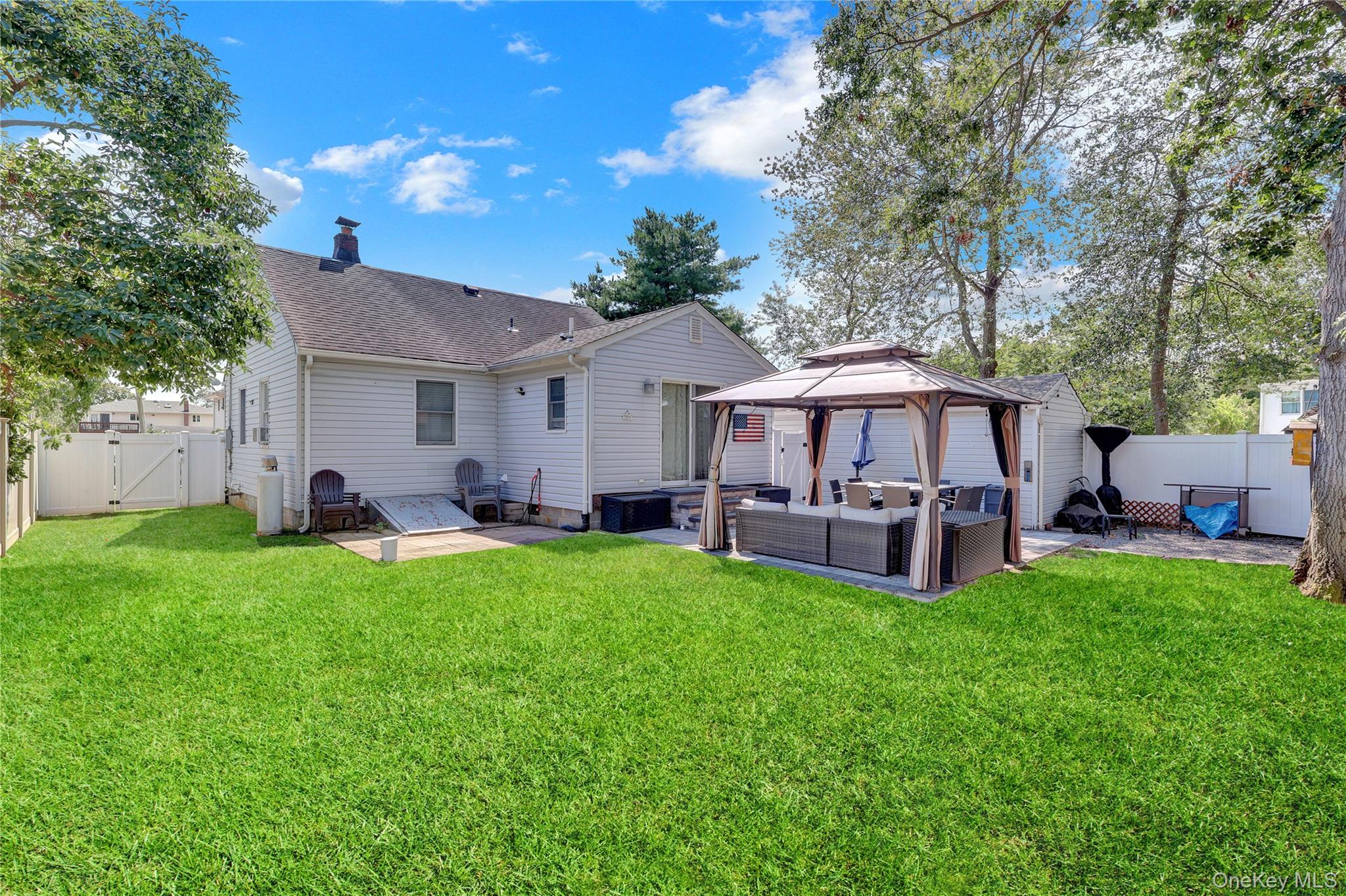 #17 photo, 9 3rd Street, West Islip , NY 11795