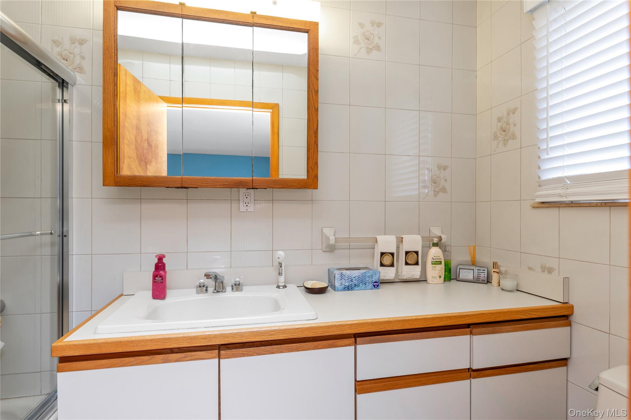 #13 photo, 51-10 Douglaston Parkway, कुईंस Douglaston , NY 11362