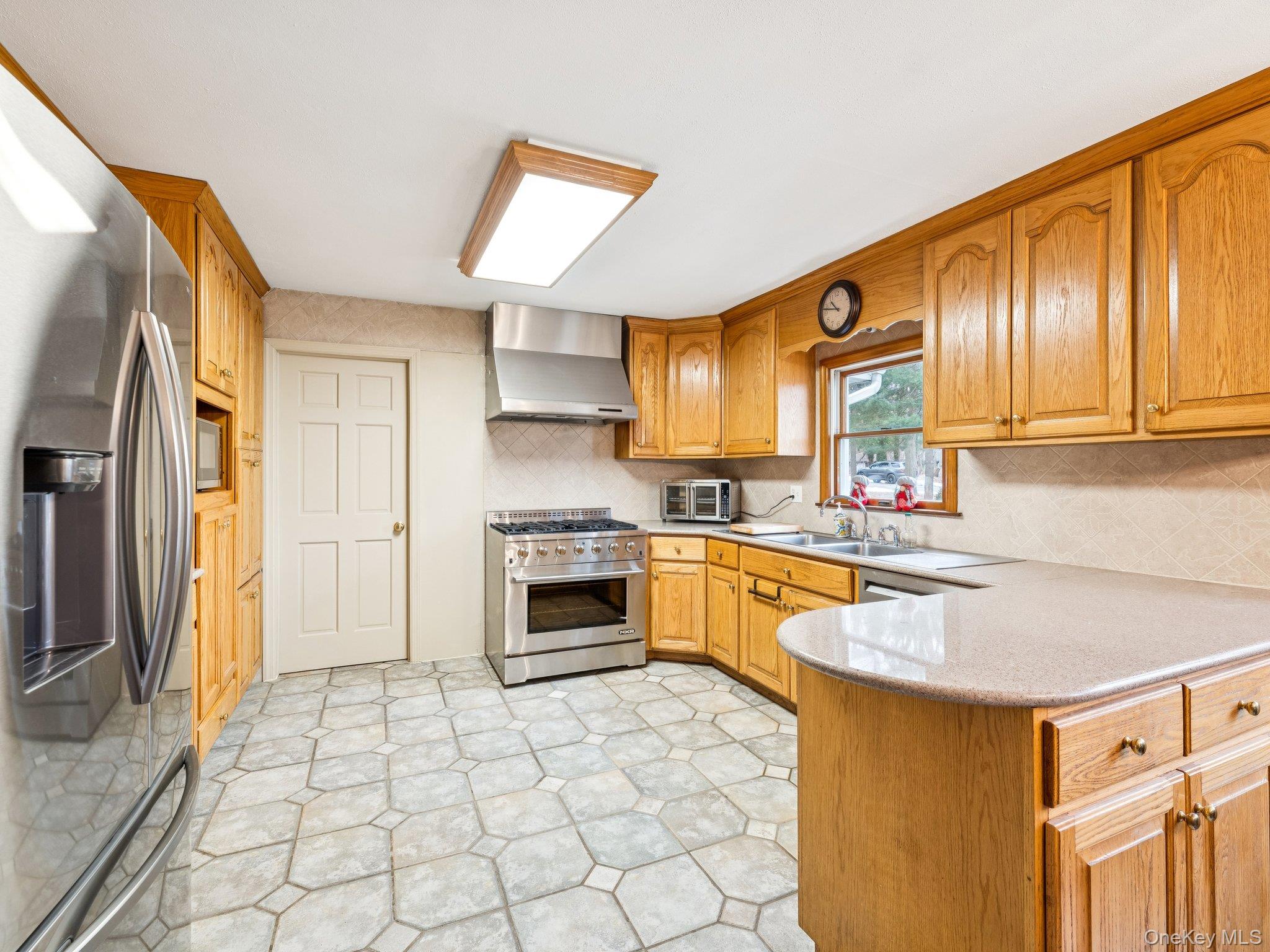 #19 photo, 5 Linda Court, Oyster Bay , NY 11771