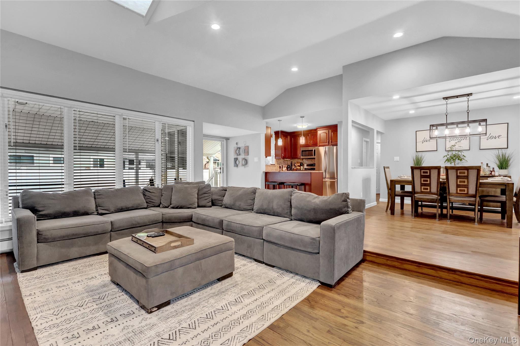 #10 photo, 228 Broadway, 롱 아일랜드 Massapequa Park , NY 11762