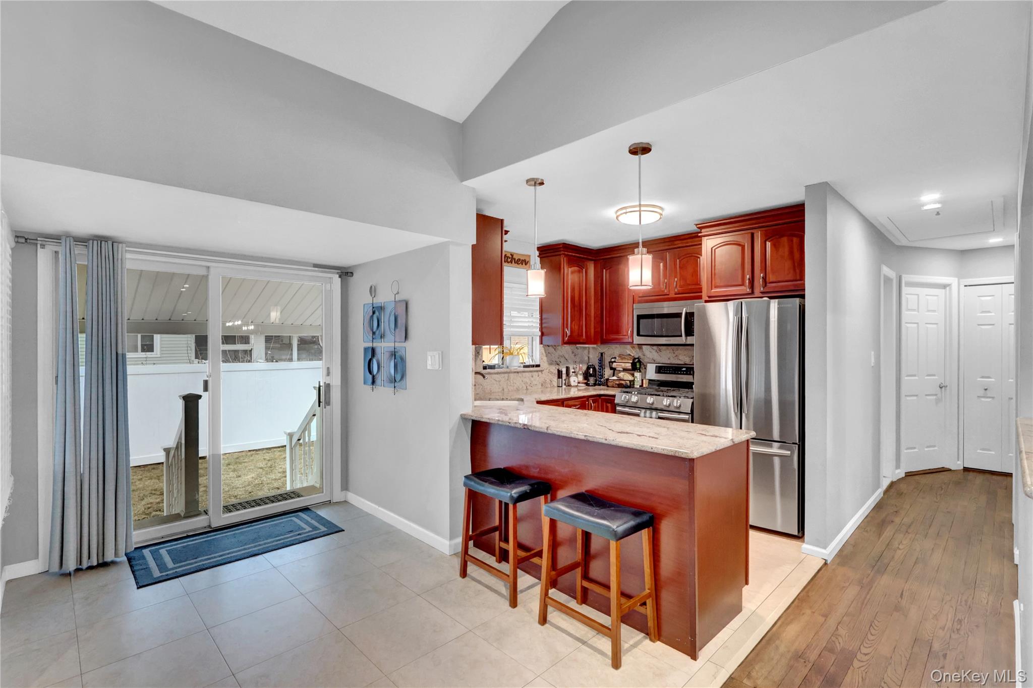 #11 photo, 228 Broadway, 롱 아일랜드 Massapequa Park , NY 11762