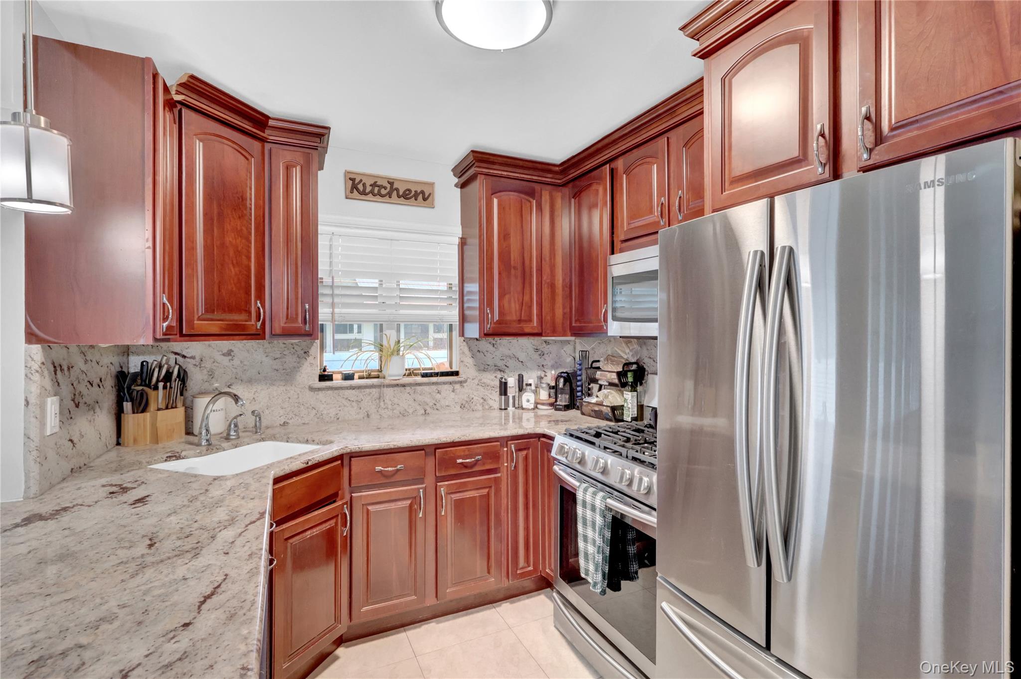 #12 photo, 228 Broadway, 롱 아일랜드 Massapequa Park , NY 11762