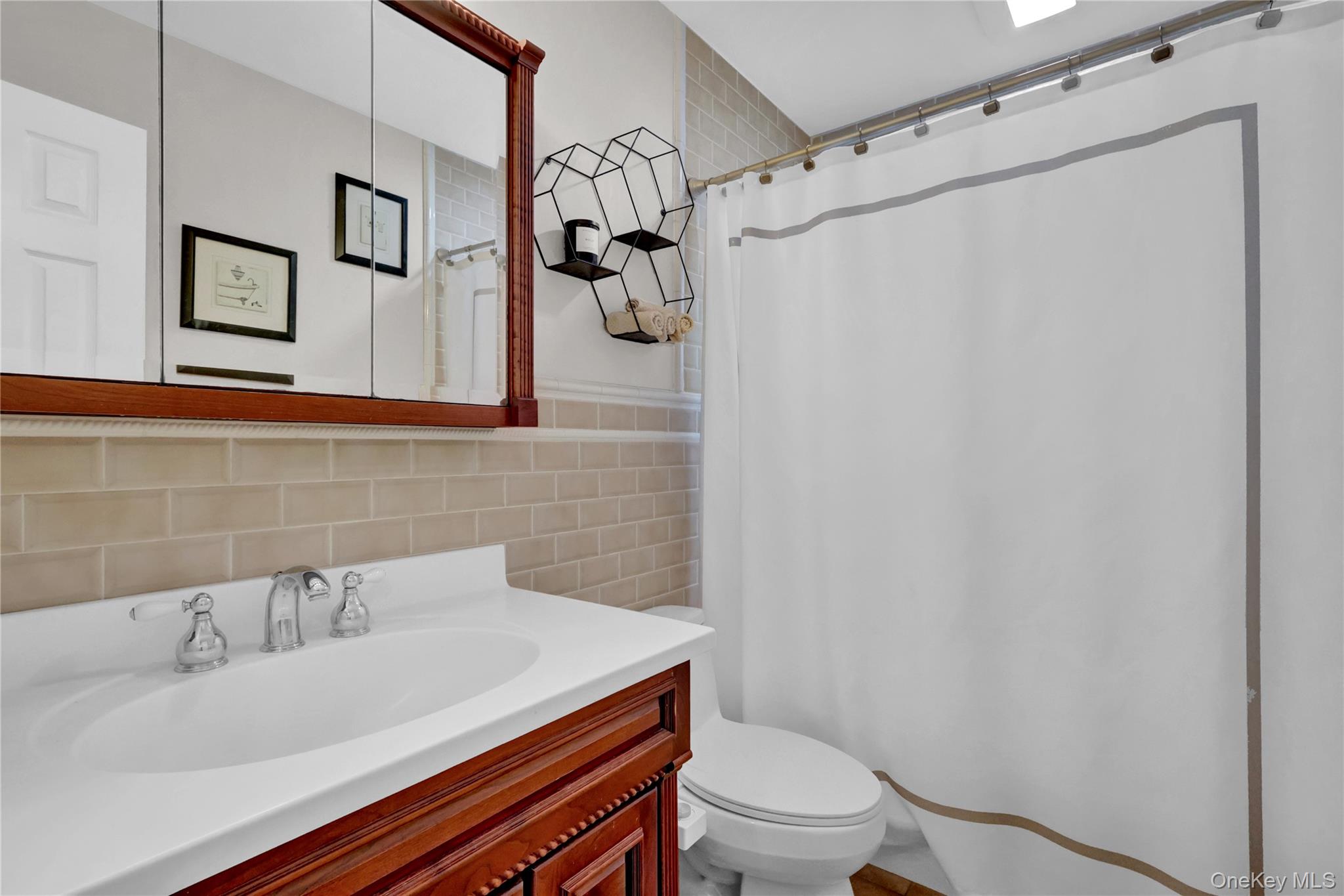 #15 photo, 228 Broadway, 롱 아일랜드 Massapequa Park , NY 11762