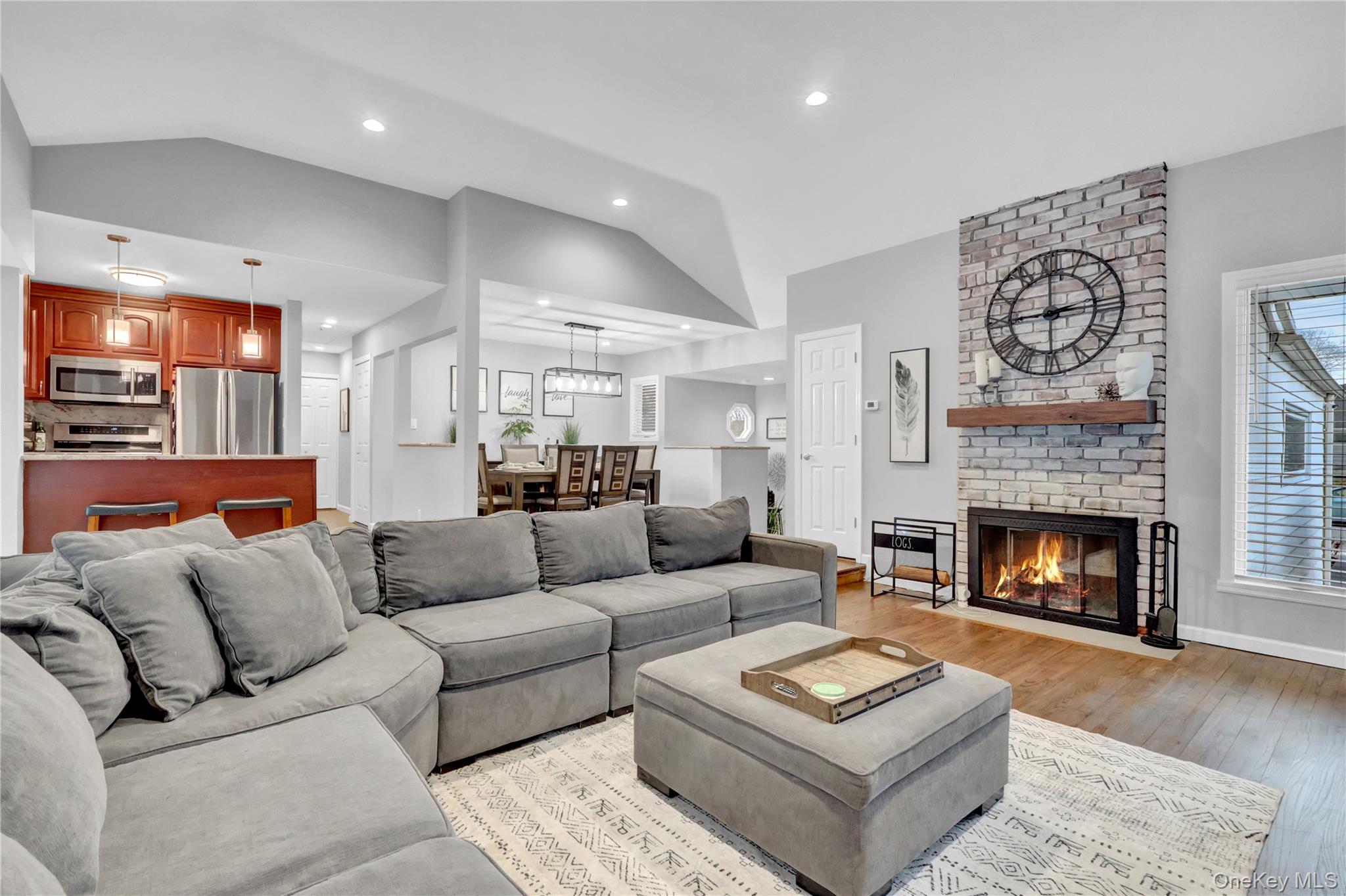 #7 photo, 228 Broadway, 롱 아일랜드 Massapequa Park , NY 11762