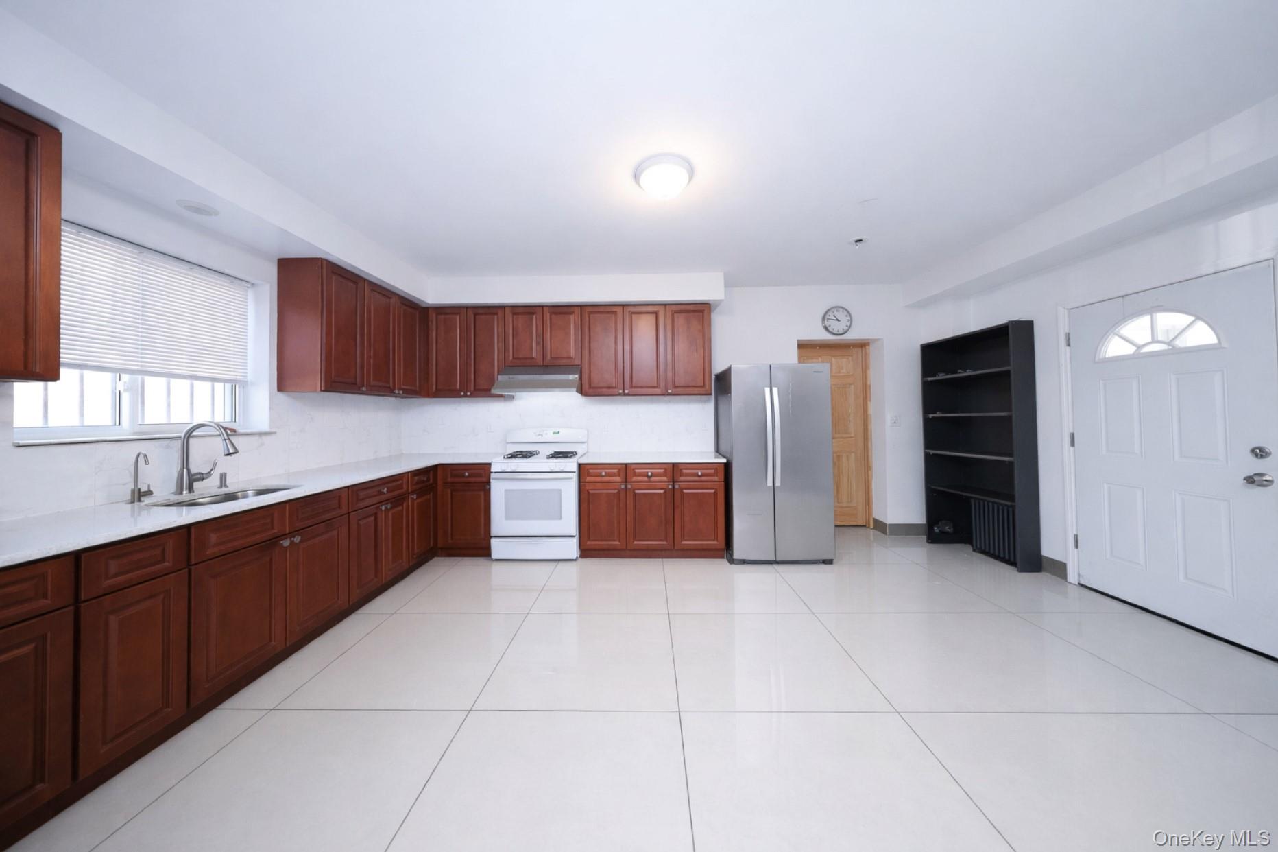 #7 photo, 48-01 216th Street, Oakland Gardens , NY 11364