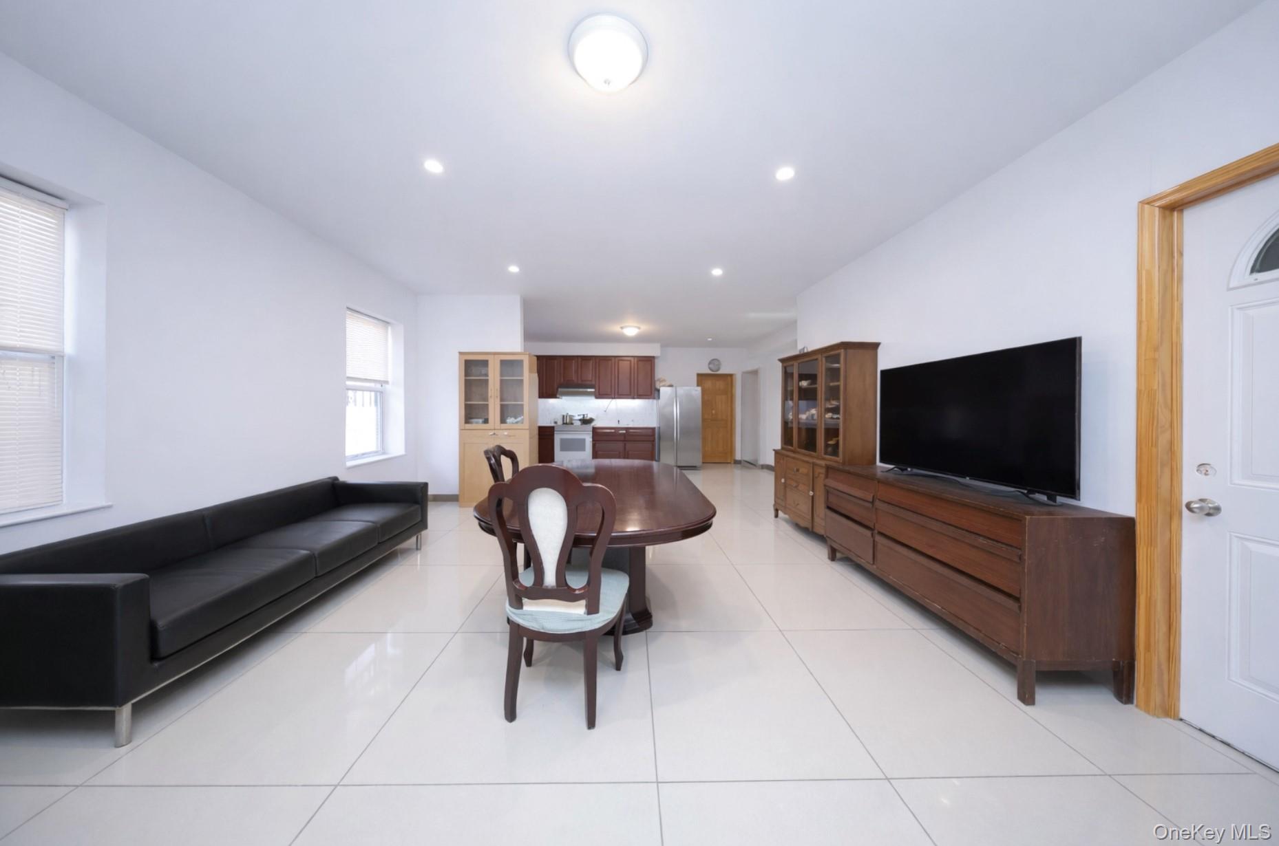 #8 photo, 48-01 216th Street, Oakland Gardens , NY 11364