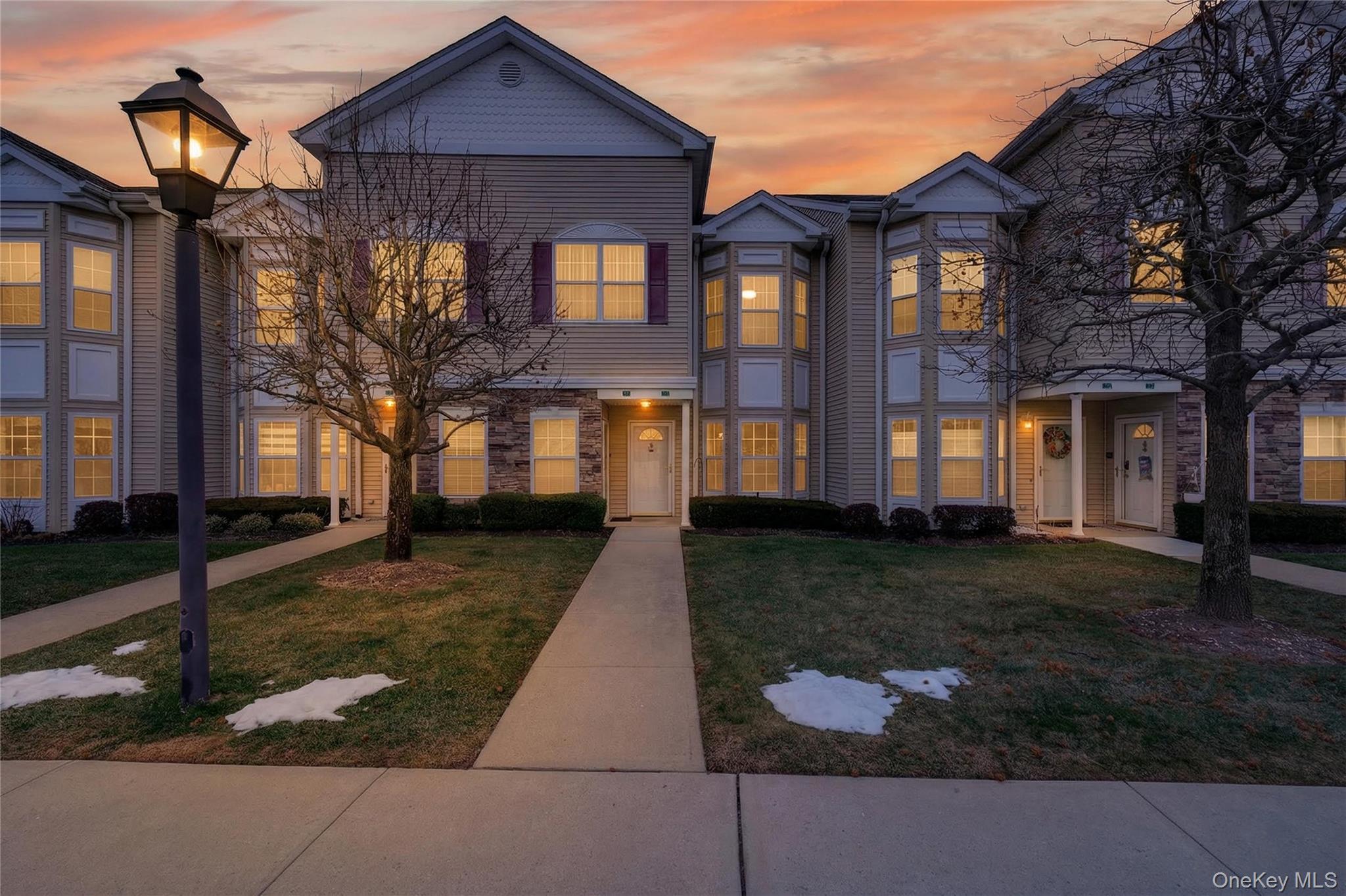 #1 photo, 294 Spring Drive, नासाउ काउंटी East Meadow , NY 11554