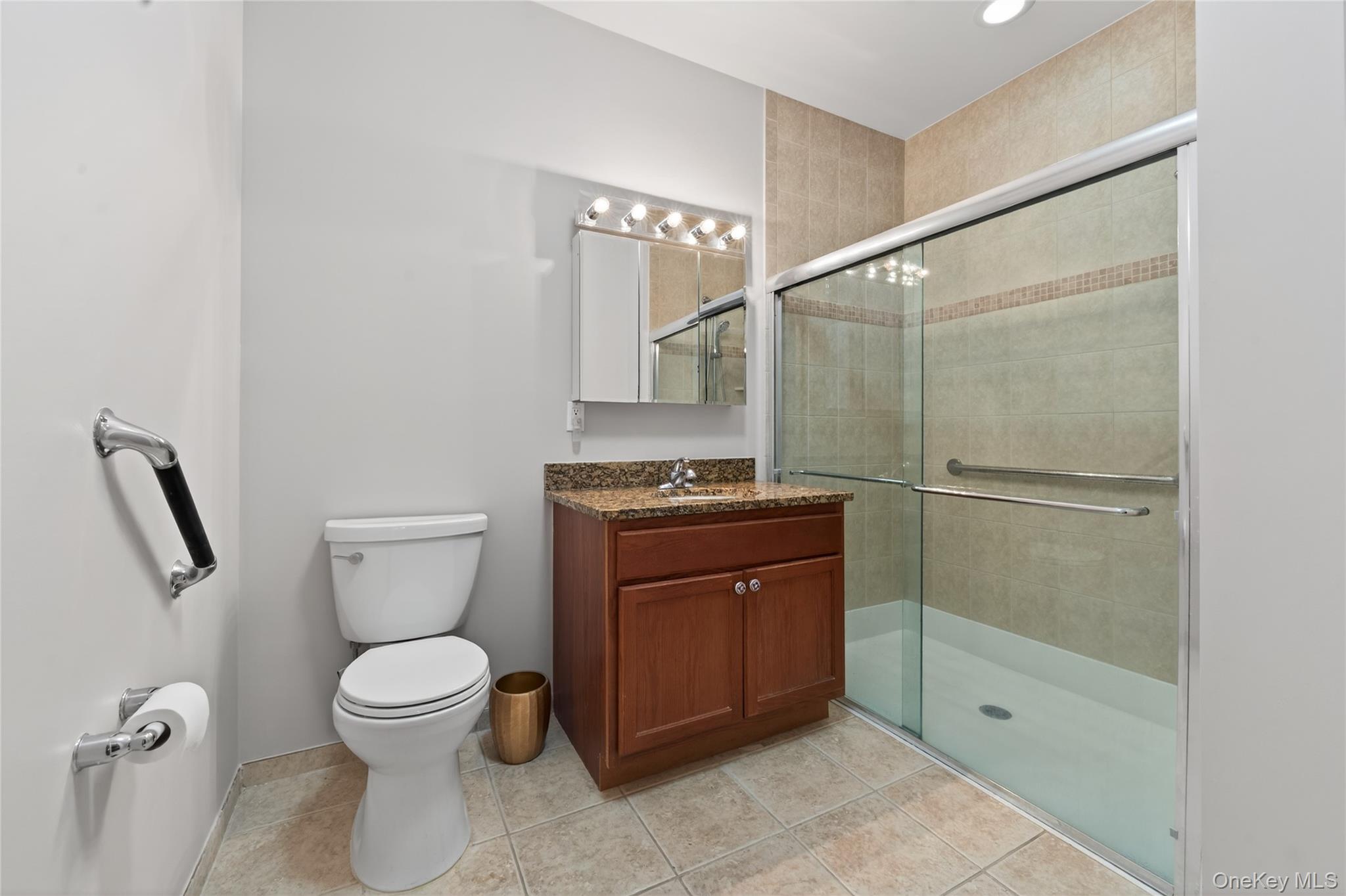 #15 photo, 294 Spring Drive, नासाउ काउंटी East Meadow , NY 11554