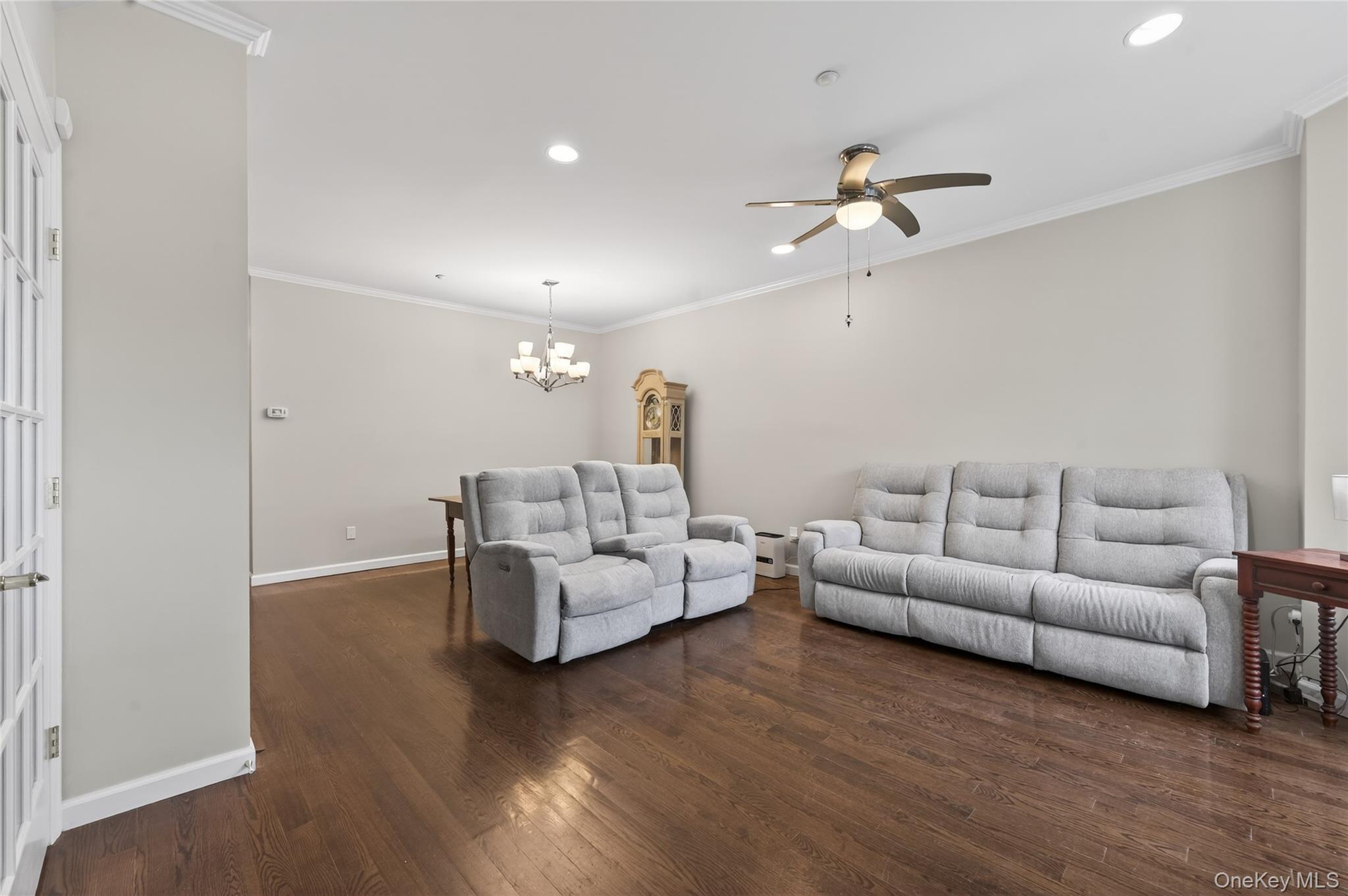 #3 photo, 294 Spring Drive, नासाउ काउंटी East Meadow , NY 11554