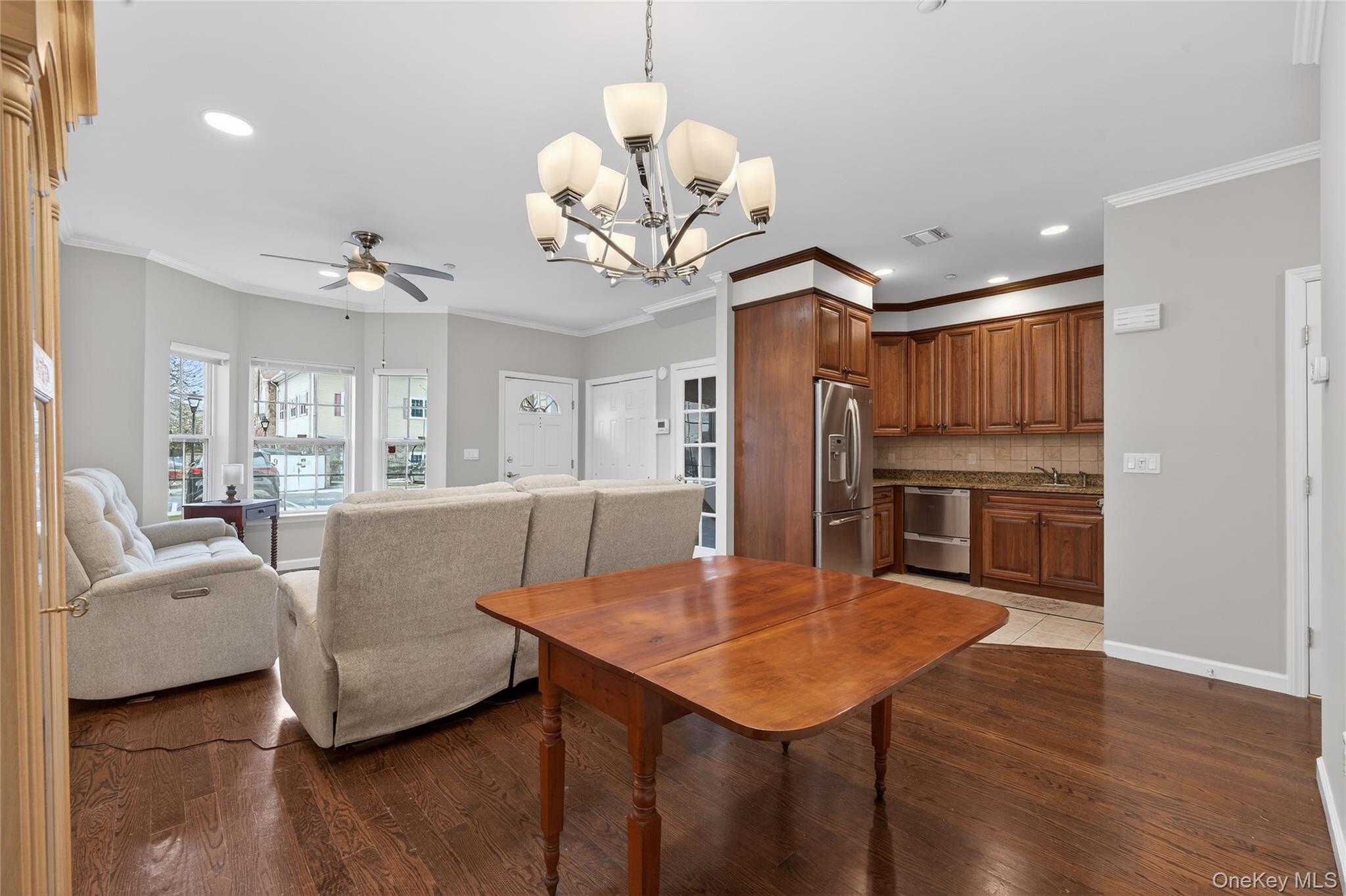 #7 photo, 294 Spring Drive, नासाउ काउंटी East Meadow , NY 11554