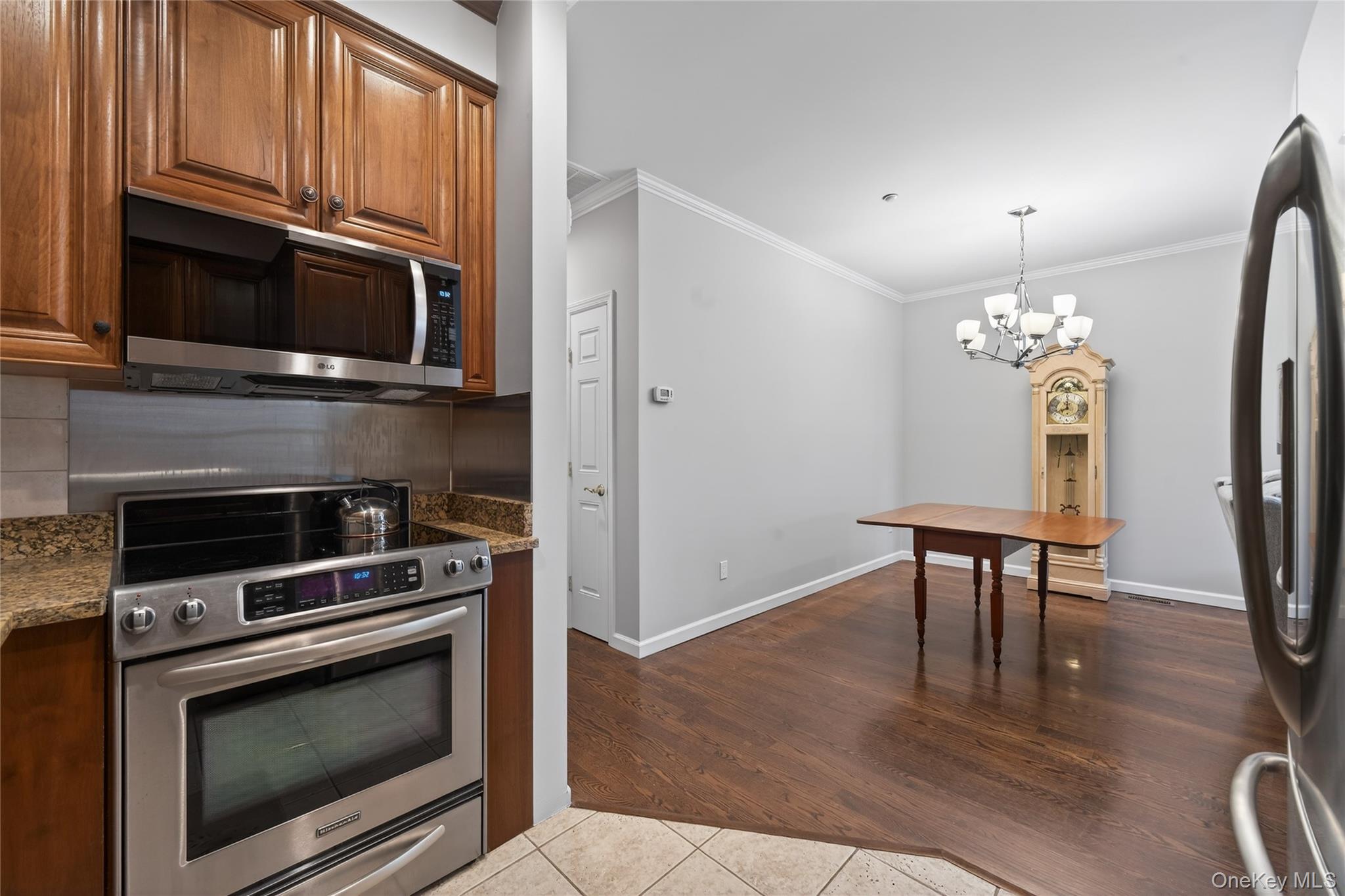 #9 photo, 294 Spring Drive, नासाउ काउंटी East Meadow , NY 11554