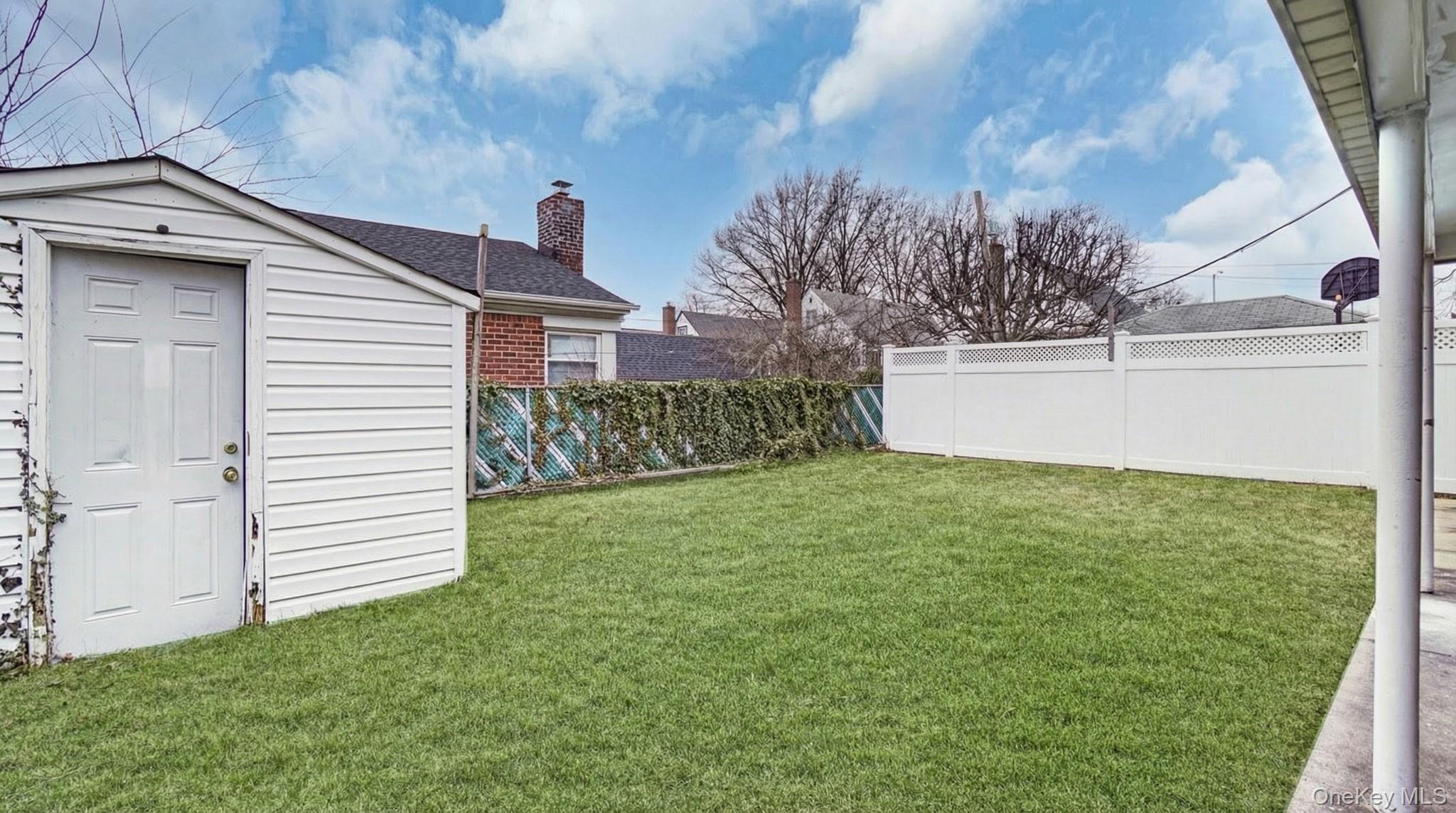 #3 photo, 8268 Little Neck Parkway, कुईंस Floral Park , NY 11004