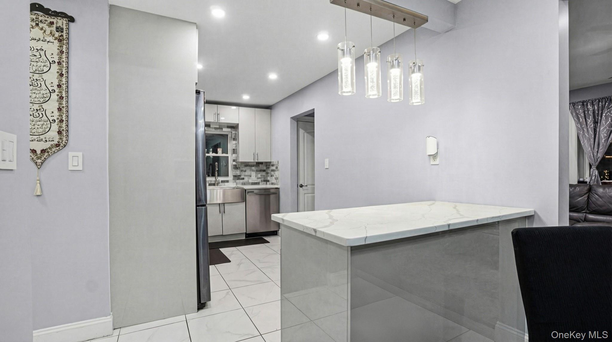 #9 photo, 8268 Little Neck Parkway, कुईंस Floral Park , NY 11004