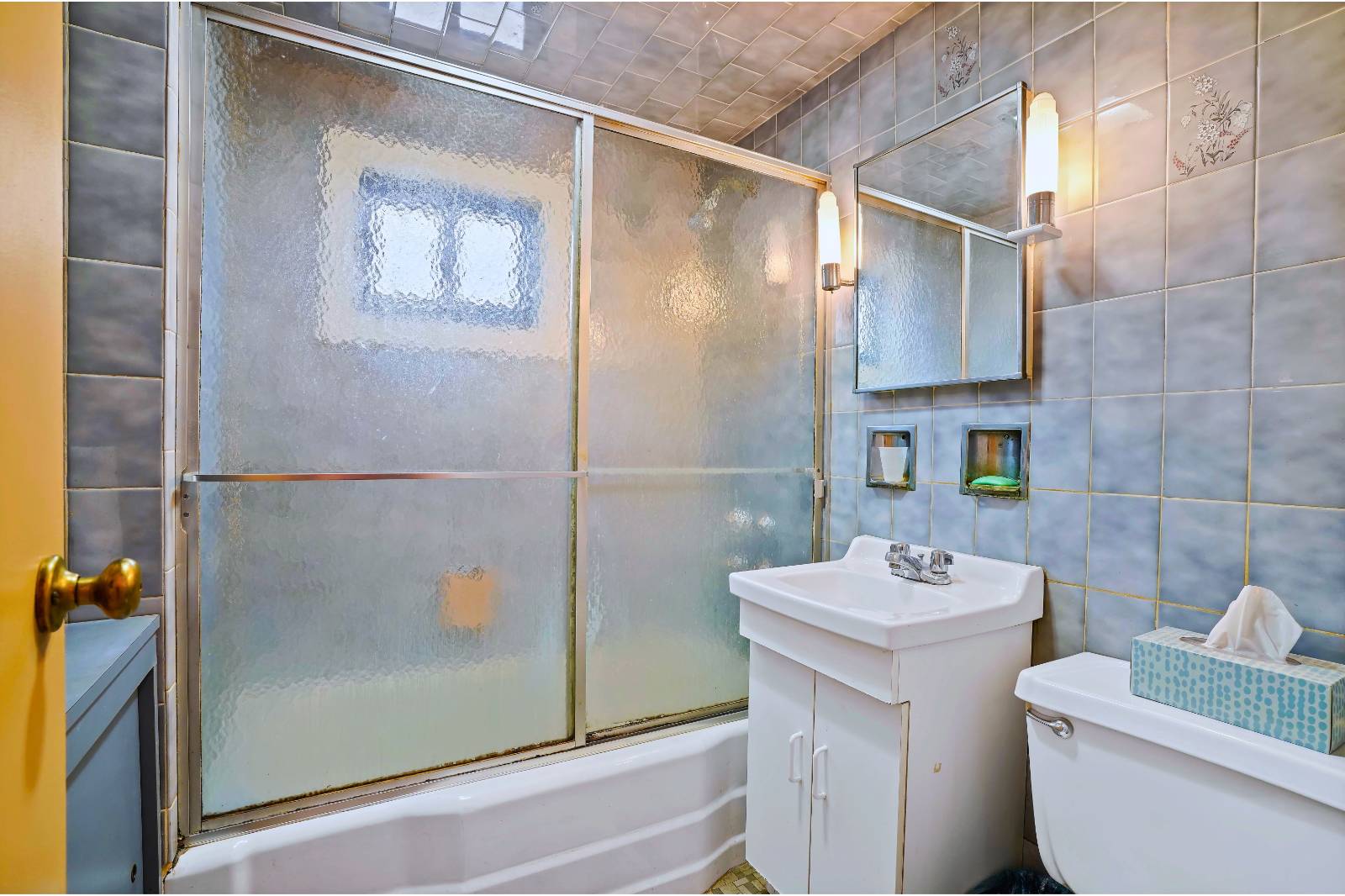 #9 photo, 6161 62nd, קווינס Middle Village , NY 11379