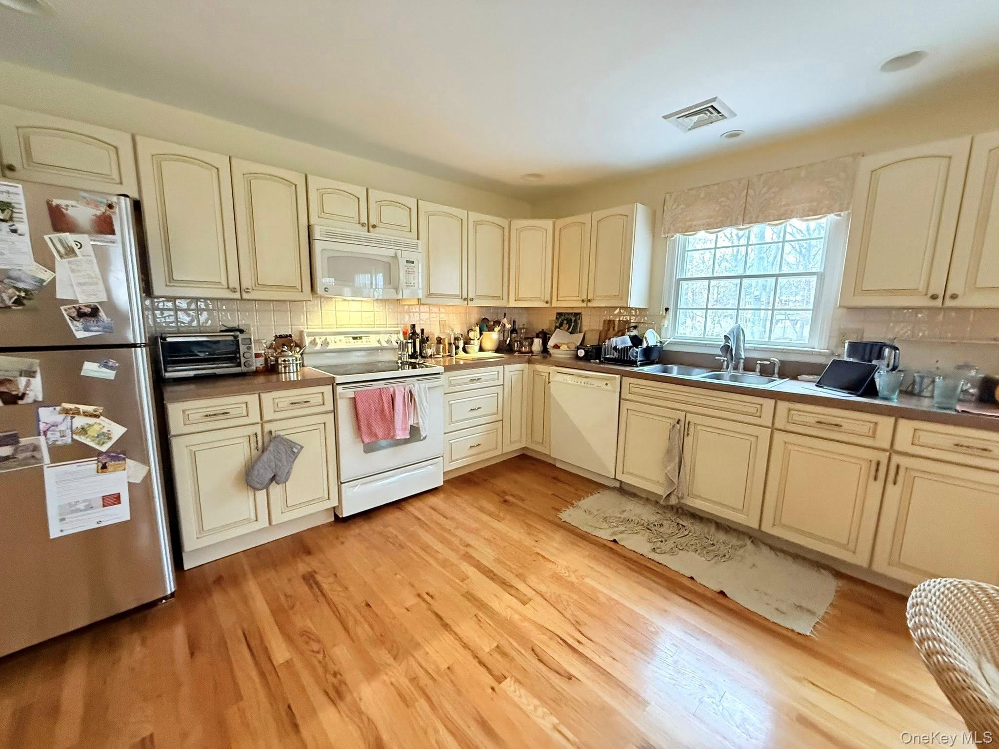 #7 photo, 86 Krispin Lane, East Setauket , NY 11733