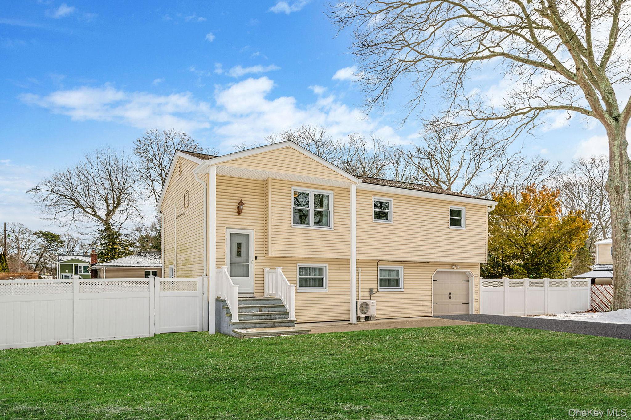 #2 photo, 1663 Claas Avenue, Holbrook , NY 11741