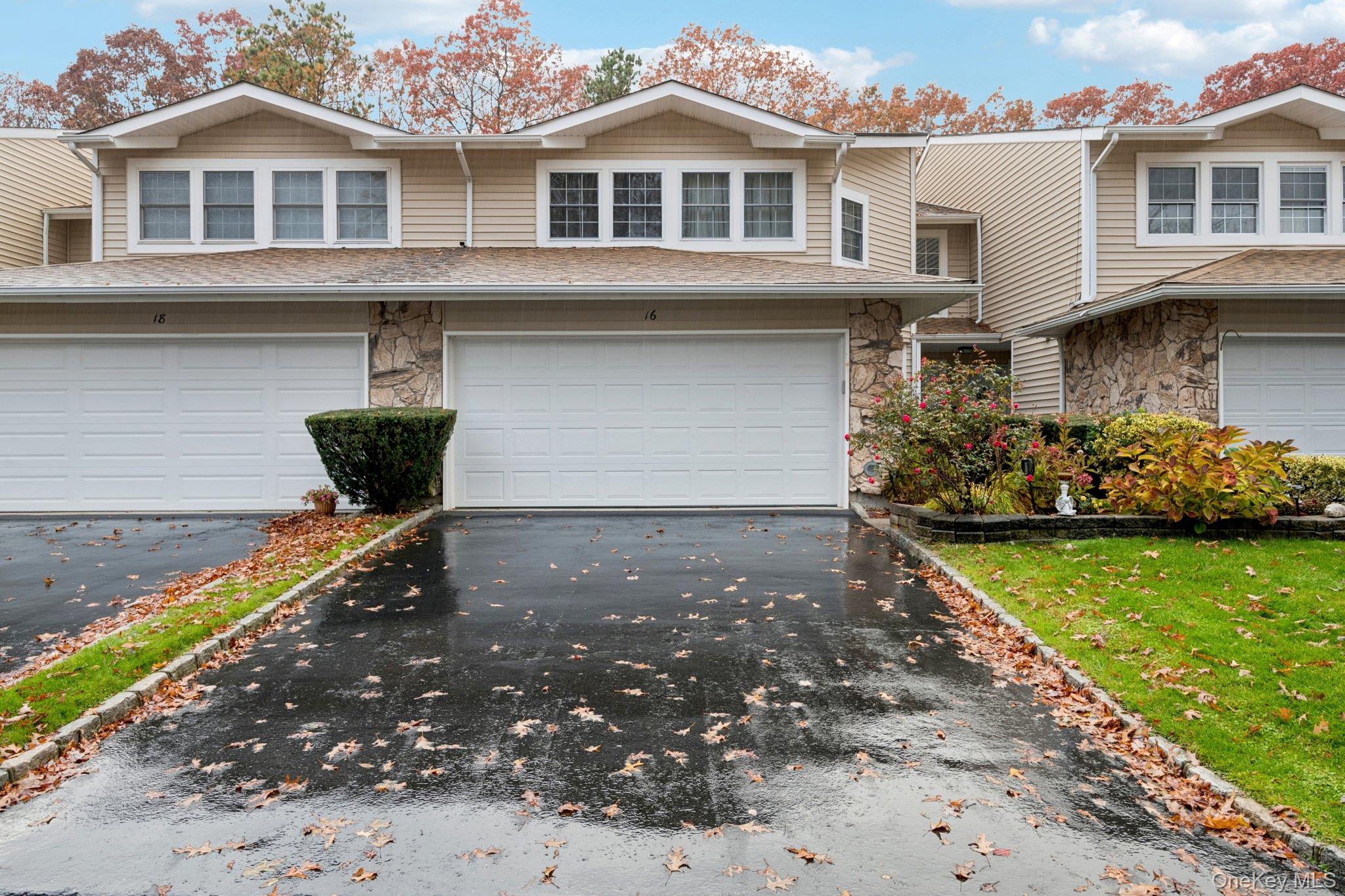 #1 photo, 16 Hampshire Court, Holbrook , NY 11741