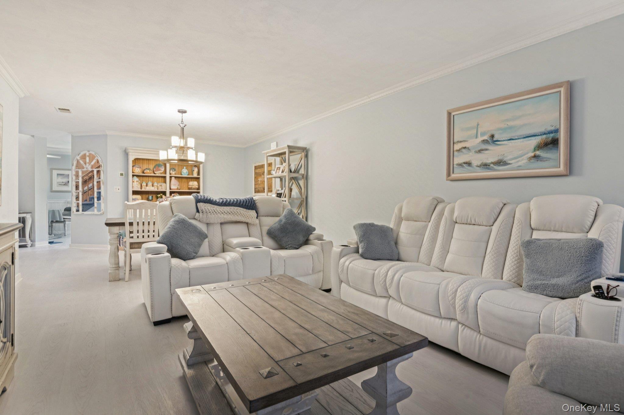 #4 photo, 16 Hampshire Court, Holbrook , NY 11741