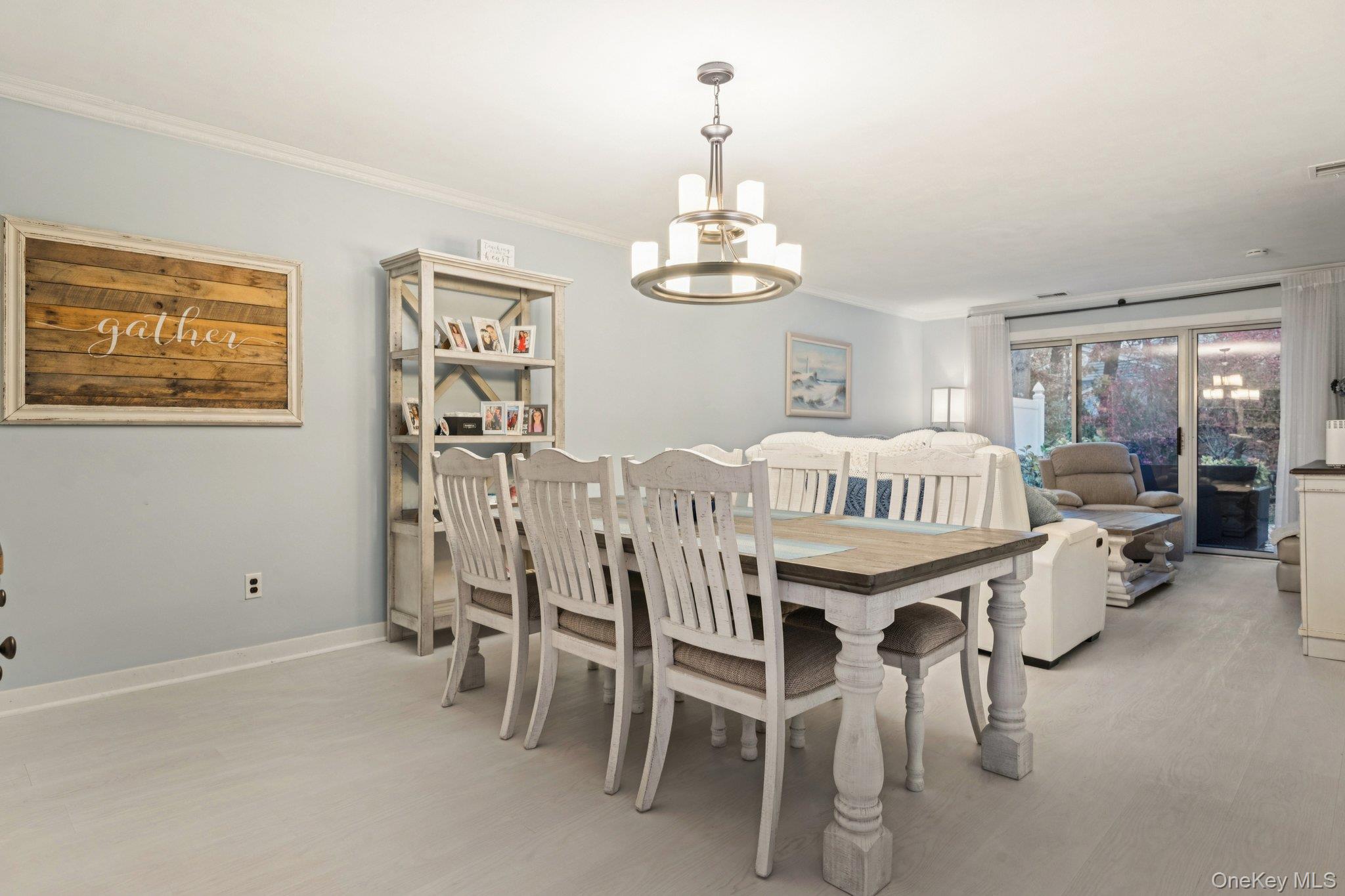 #5 photo, 16 Hampshire Court, Holbrook , NY 11741