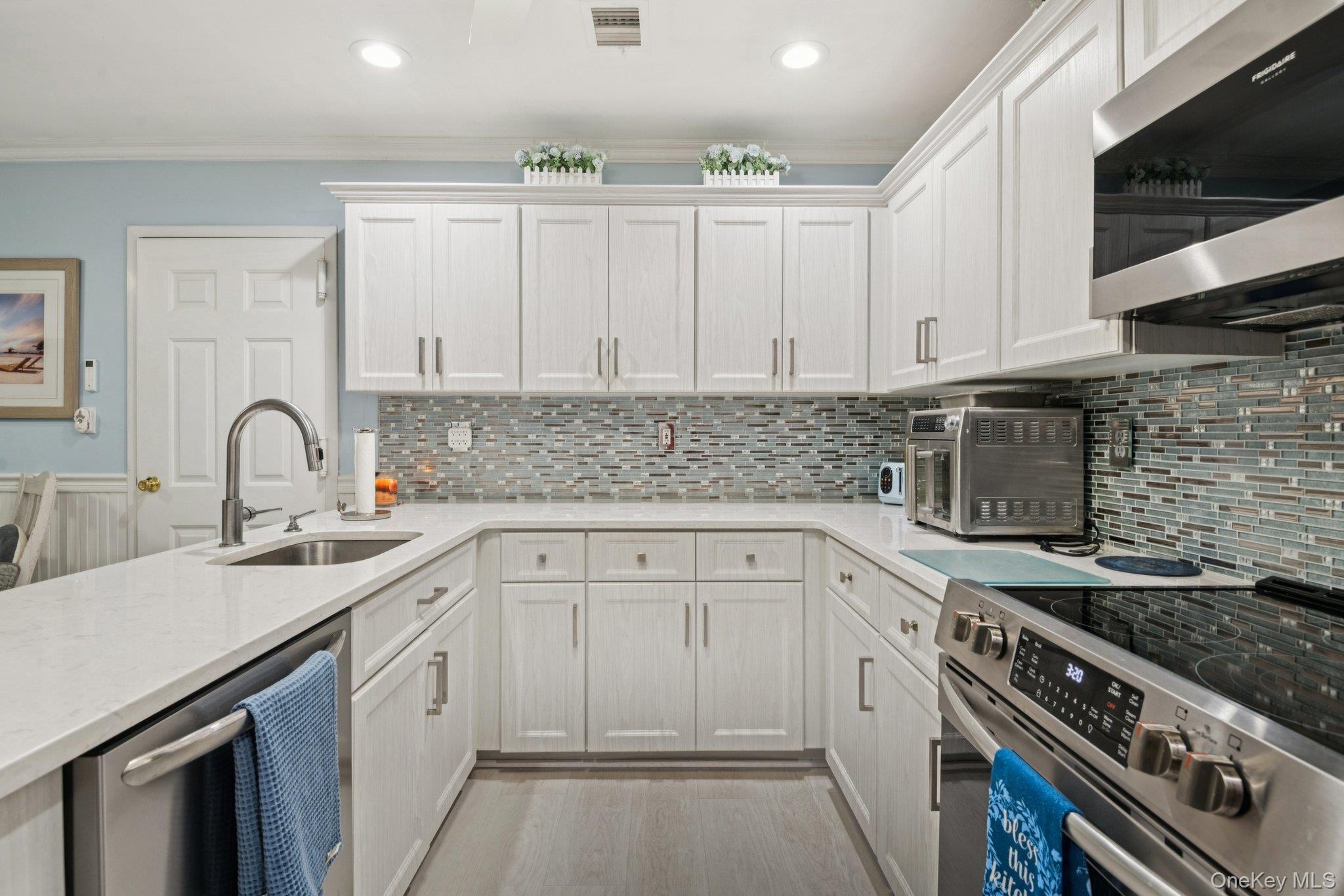 #9 photo, 16 Hampshire Court, Holbrook , NY 11741