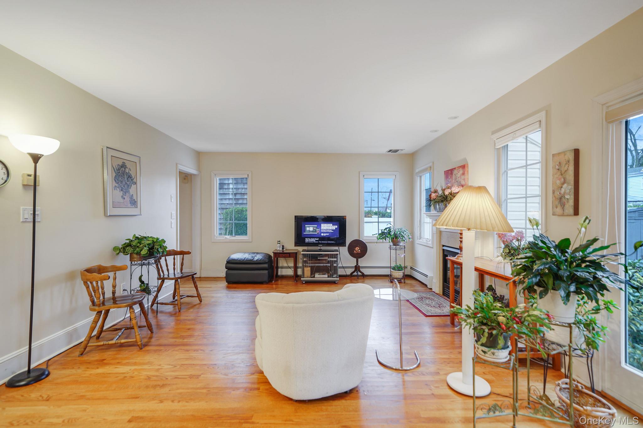 #12 photo, 221 Thelma Avenue, Merrick , NY 11566