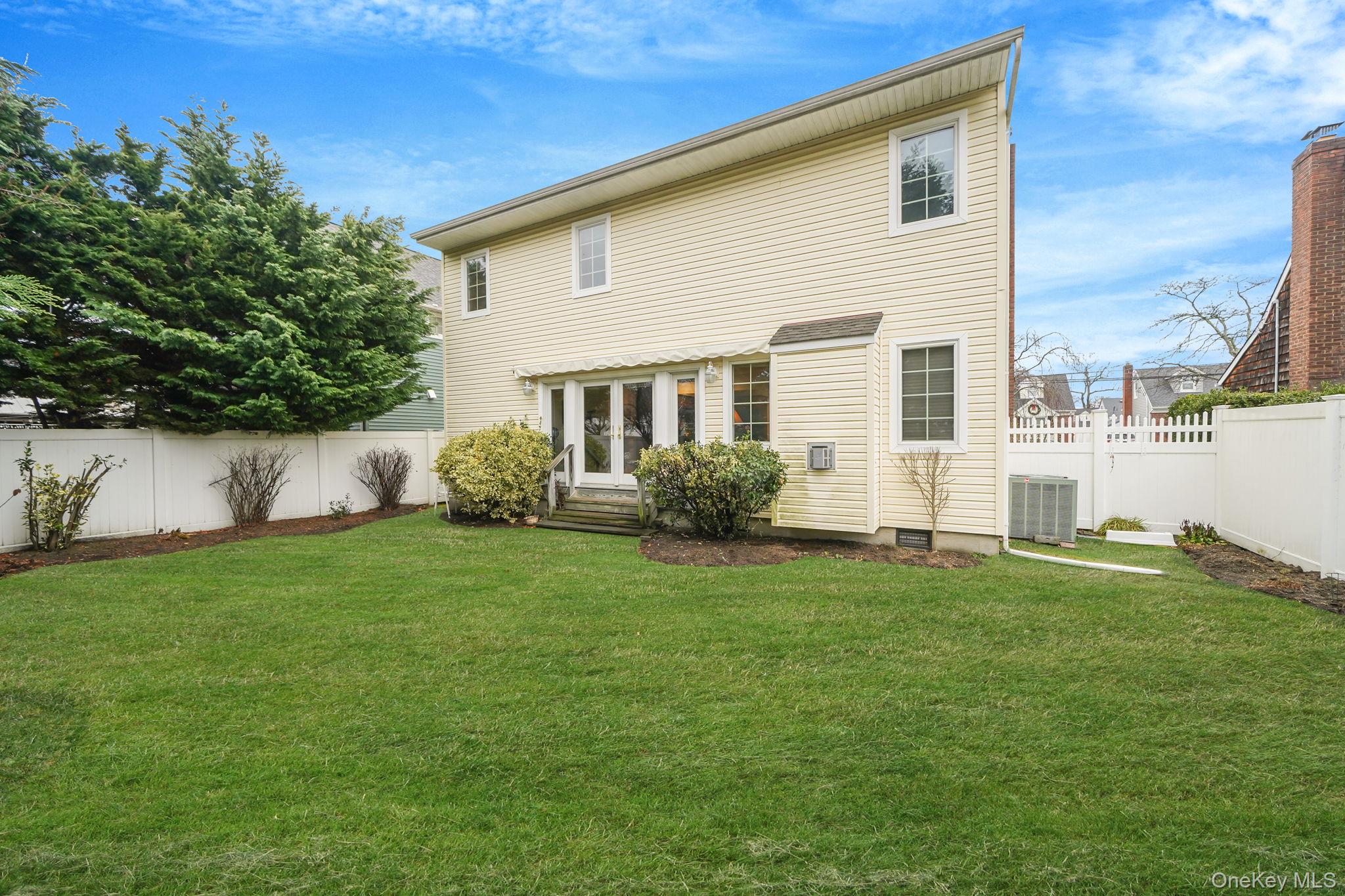 #5 photo, 221 Thelma Avenue, Merrick , NY 11566