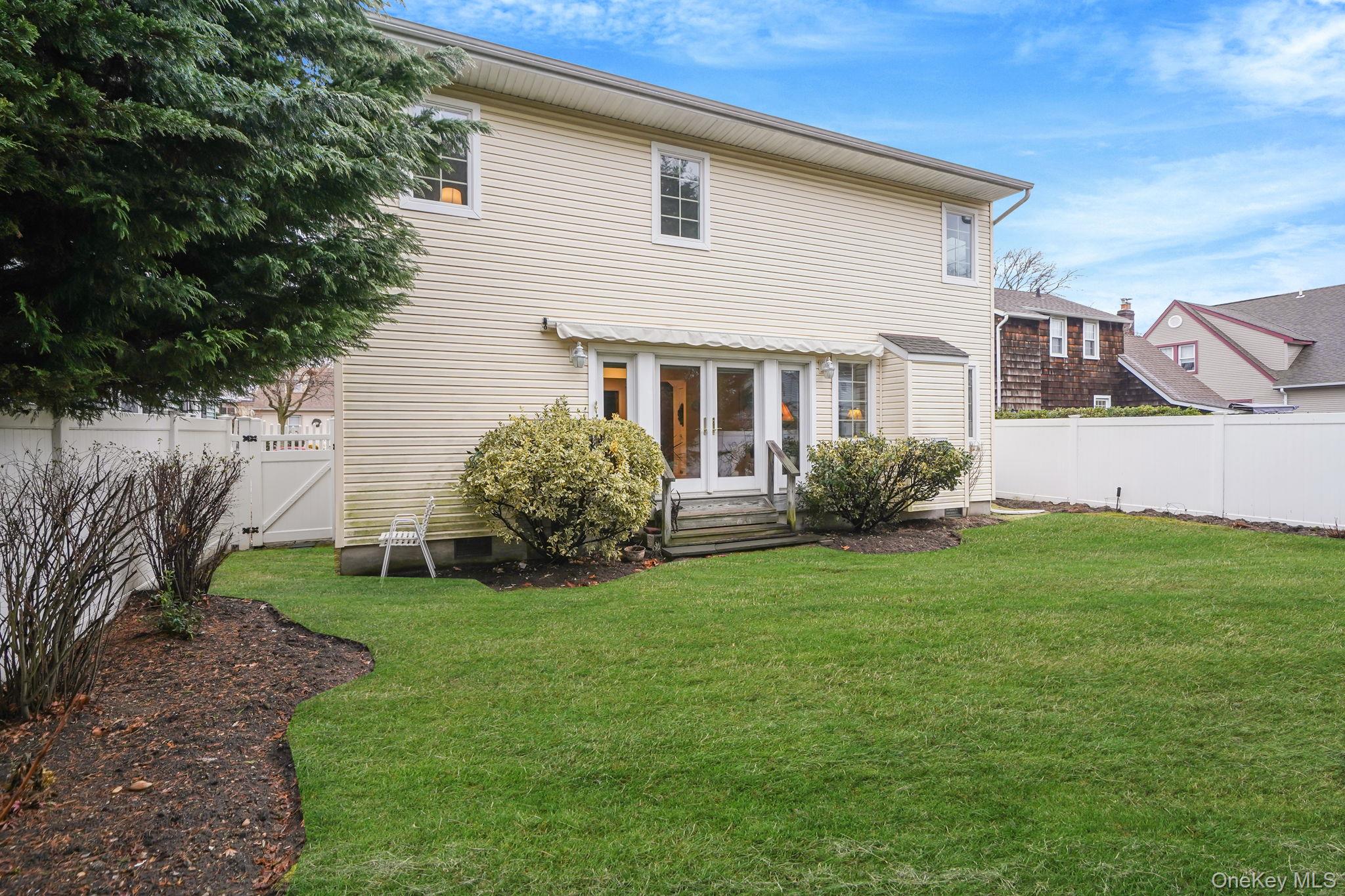 #7 photo, 221 Thelma Avenue, Merrick , NY 11566