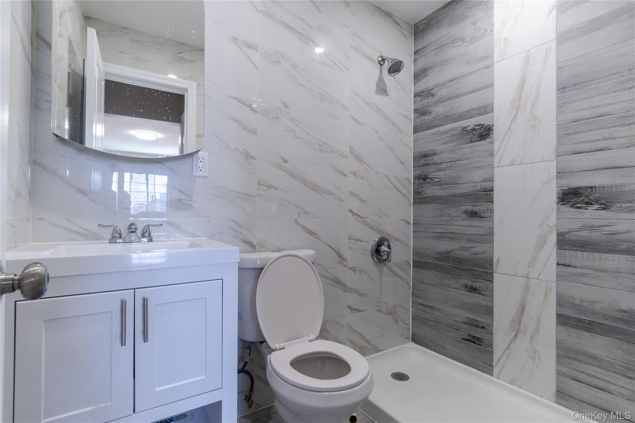 #13 photo, 215 Beach 96th Street, Куинс ‖ Rockaway Beach , NY 11693