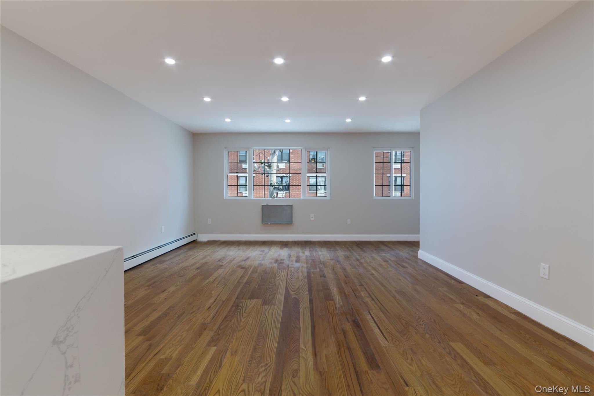 #3 photo, 215 Beach 96th Street, Куинс ‖ Rockaway Beach , NY 11693