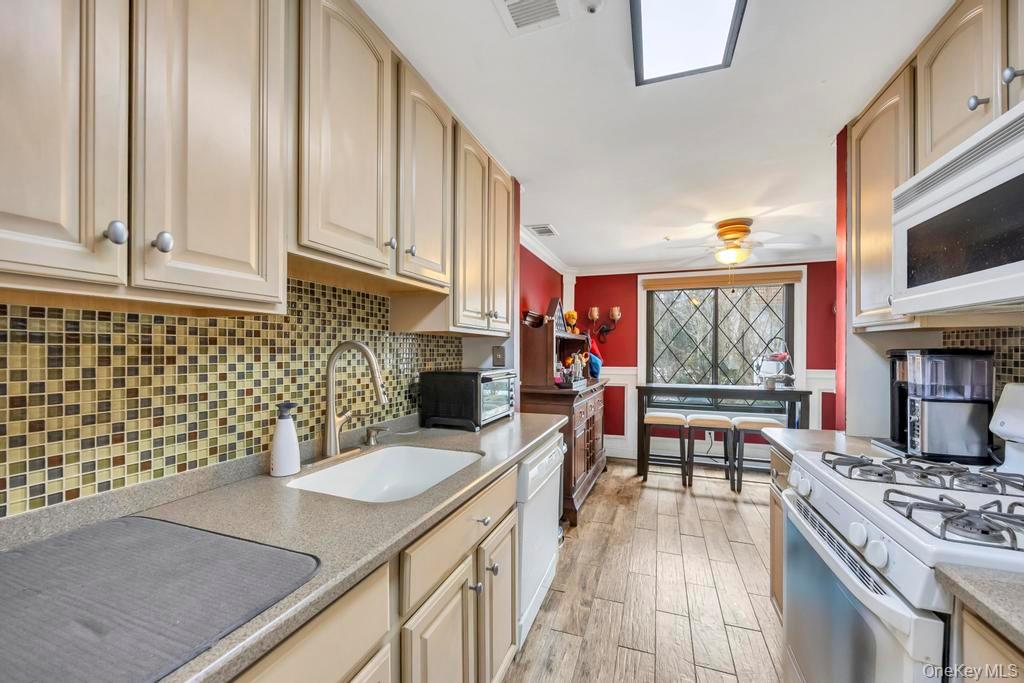 #12 photo, 211 Birchwood Road, Medford , NY 11763