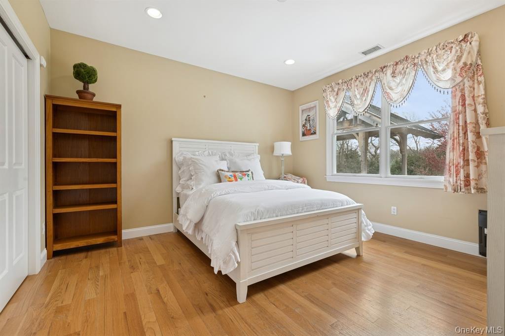 #19 photo, 15 Carter Road, सफ़ोक काउंटी Hampton Bays , NY 11946