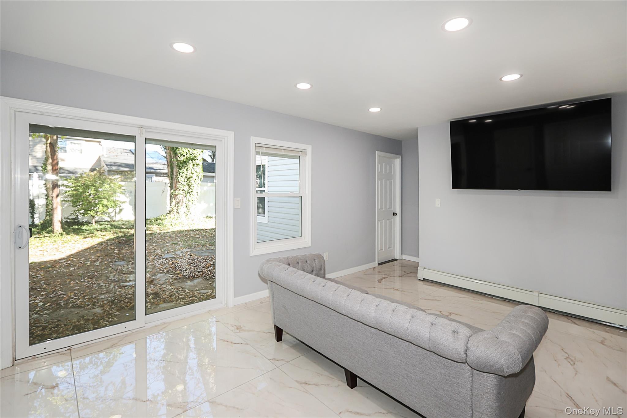 #13 photo, 17 Windmill Lane, Нассау ‖ Levittown , NY 11756