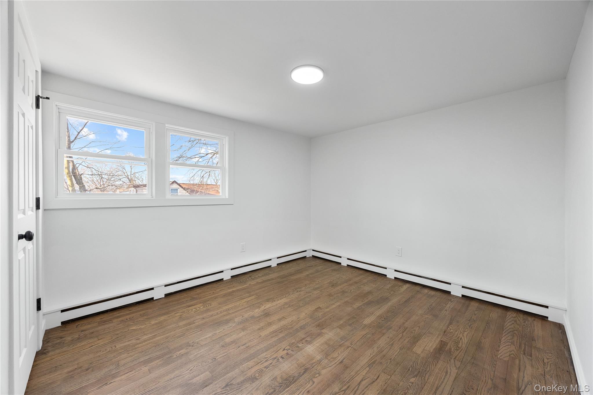 #11 photo, 119 E Pennywood Avenue, 롱 아일랜드 Roosevelt , NY 11575