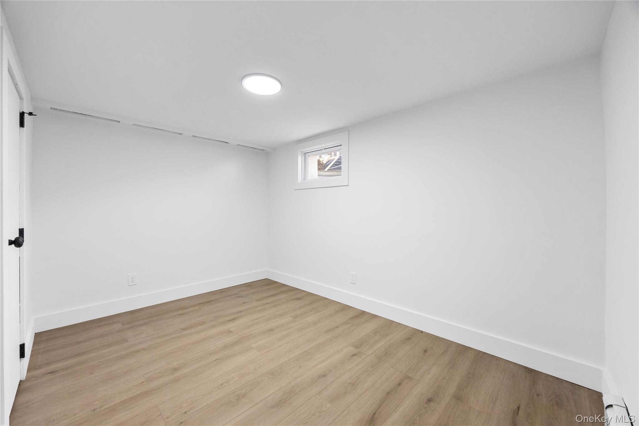 #13 photo, 119 E Pennywood Avenue, 롱 아일랜드 Roosevelt , NY 11575