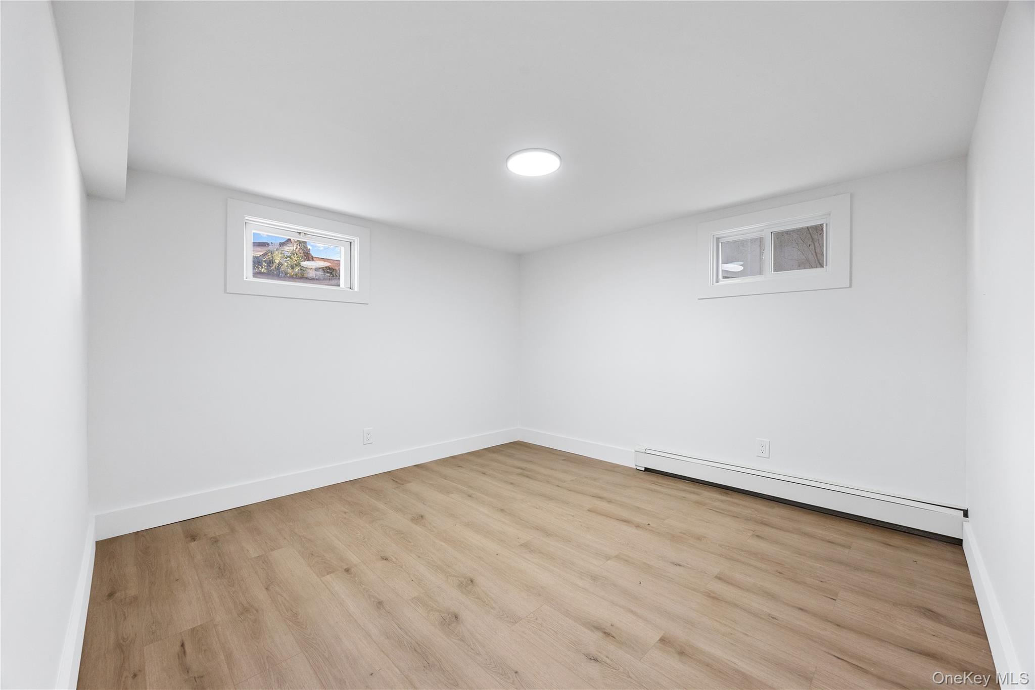 #14 photo, 119 E Pennywood Avenue, 롱 아일랜드 Roosevelt , NY 11575