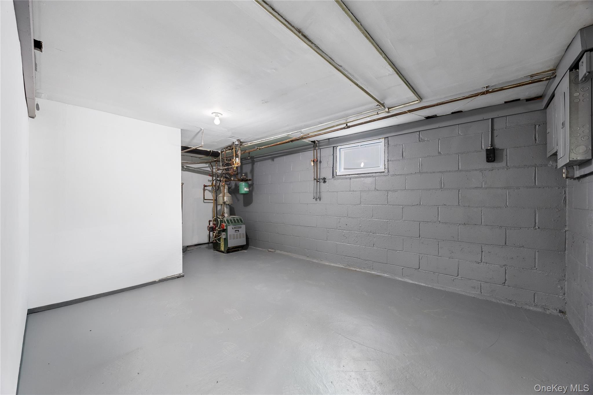 #15 photo, 119 E Pennywood Avenue, 롱 아일랜드 Roosevelt , NY 11575