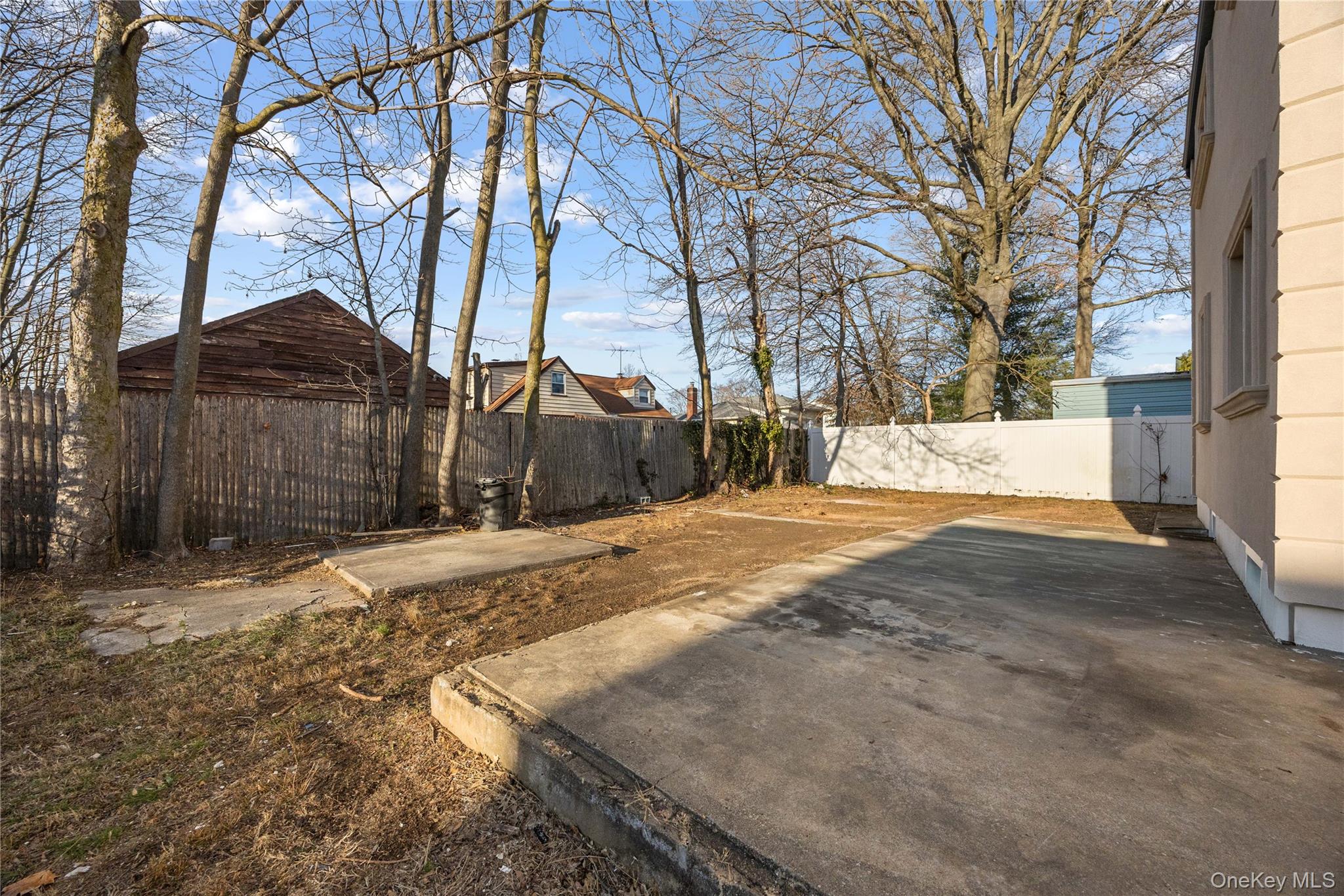 #16 photo, 119 E Pennywood Avenue, 롱 아일랜드 Roosevelt , NY 11575