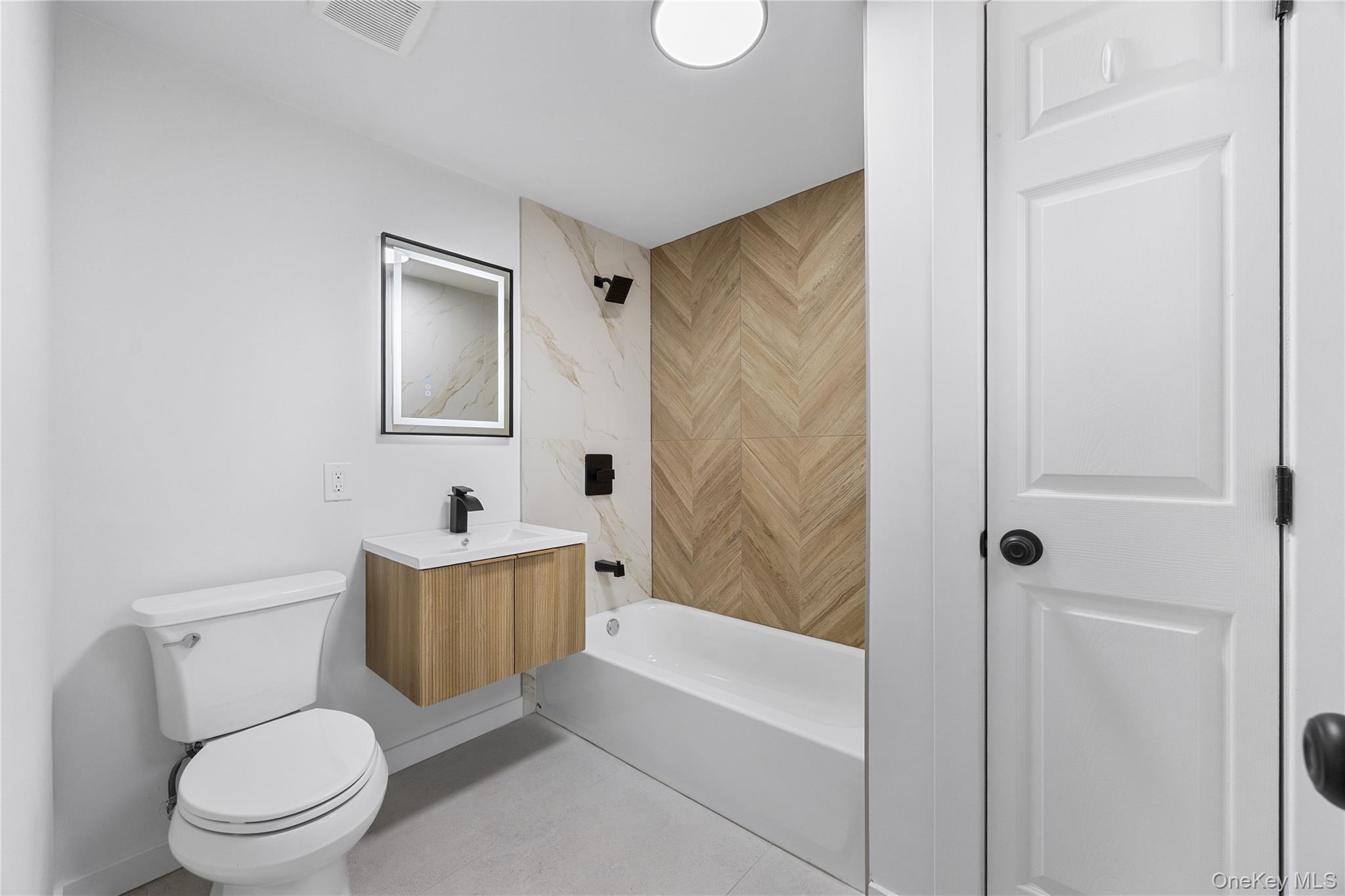 #6 photo, 119 E Pennywood Avenue, 롱 아일랜드 Roosevelt , NY 11575