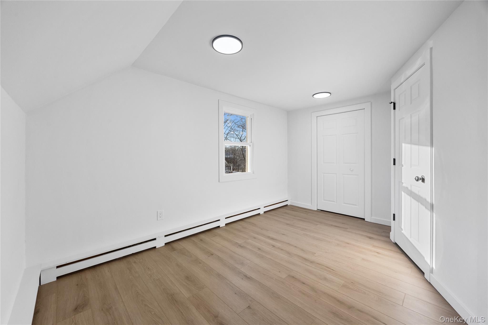 #9 photo, 119 E Pennywood Avenue, 롱 아일랜드 Roosevelt , NY 11575