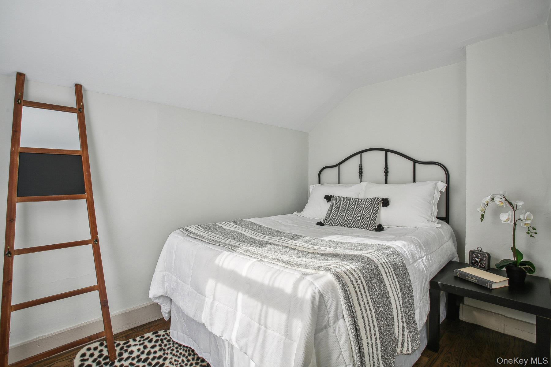 #12 photo, 74 Davis Street, Locust Valley , NY 11560