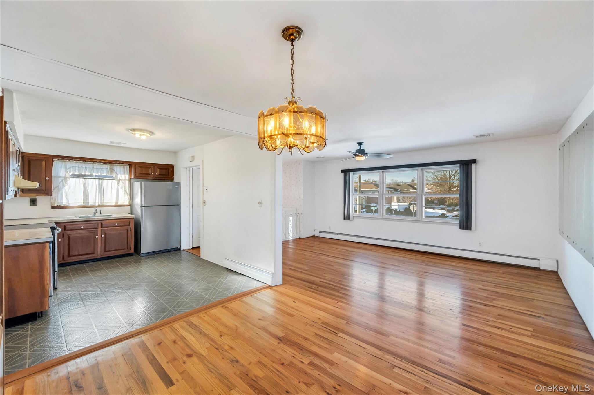 #11 photo, 960 Linden Avenue, Westbury , NY 11590